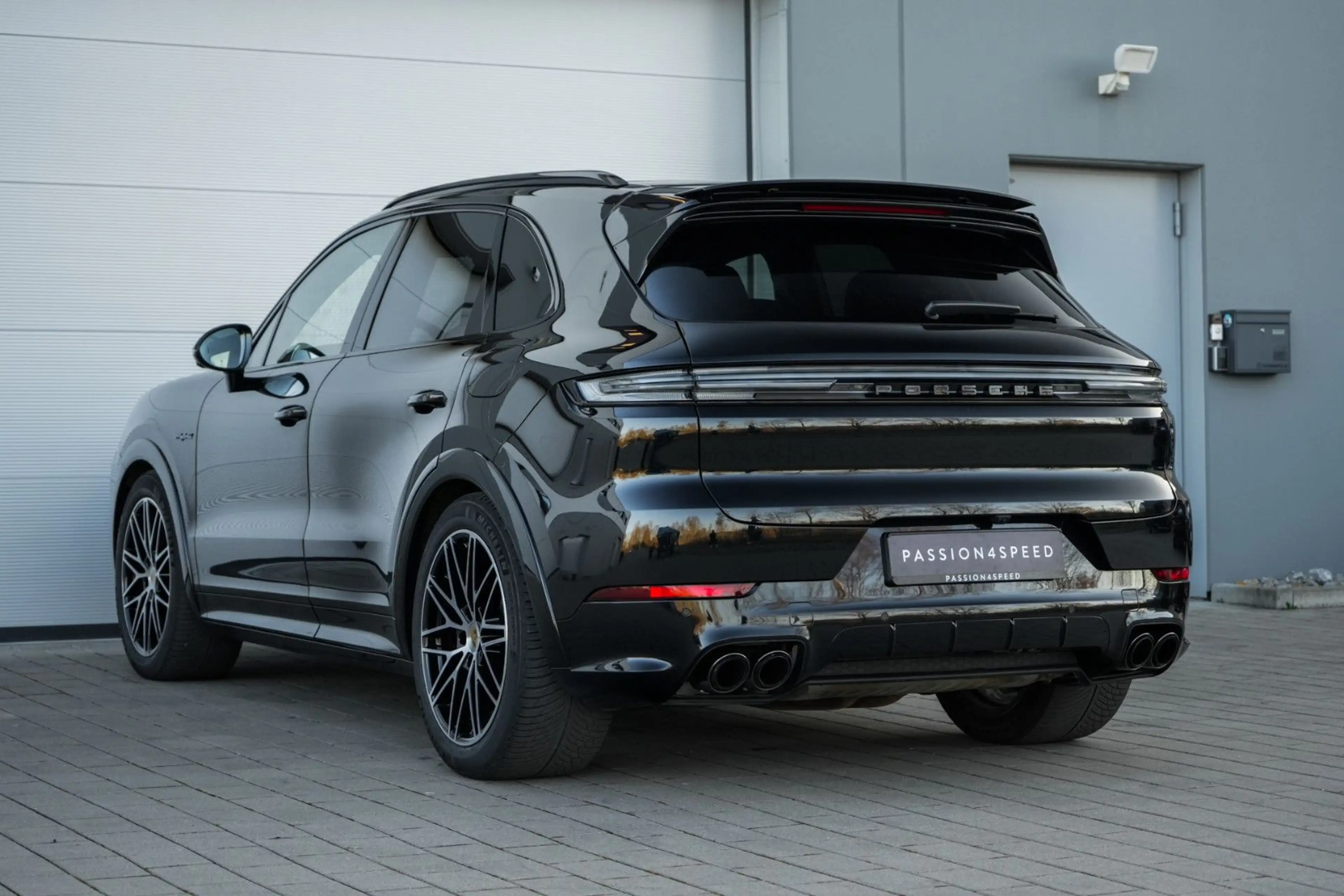 Porsche Cayenne Turbo E-Hybrid — photo 6