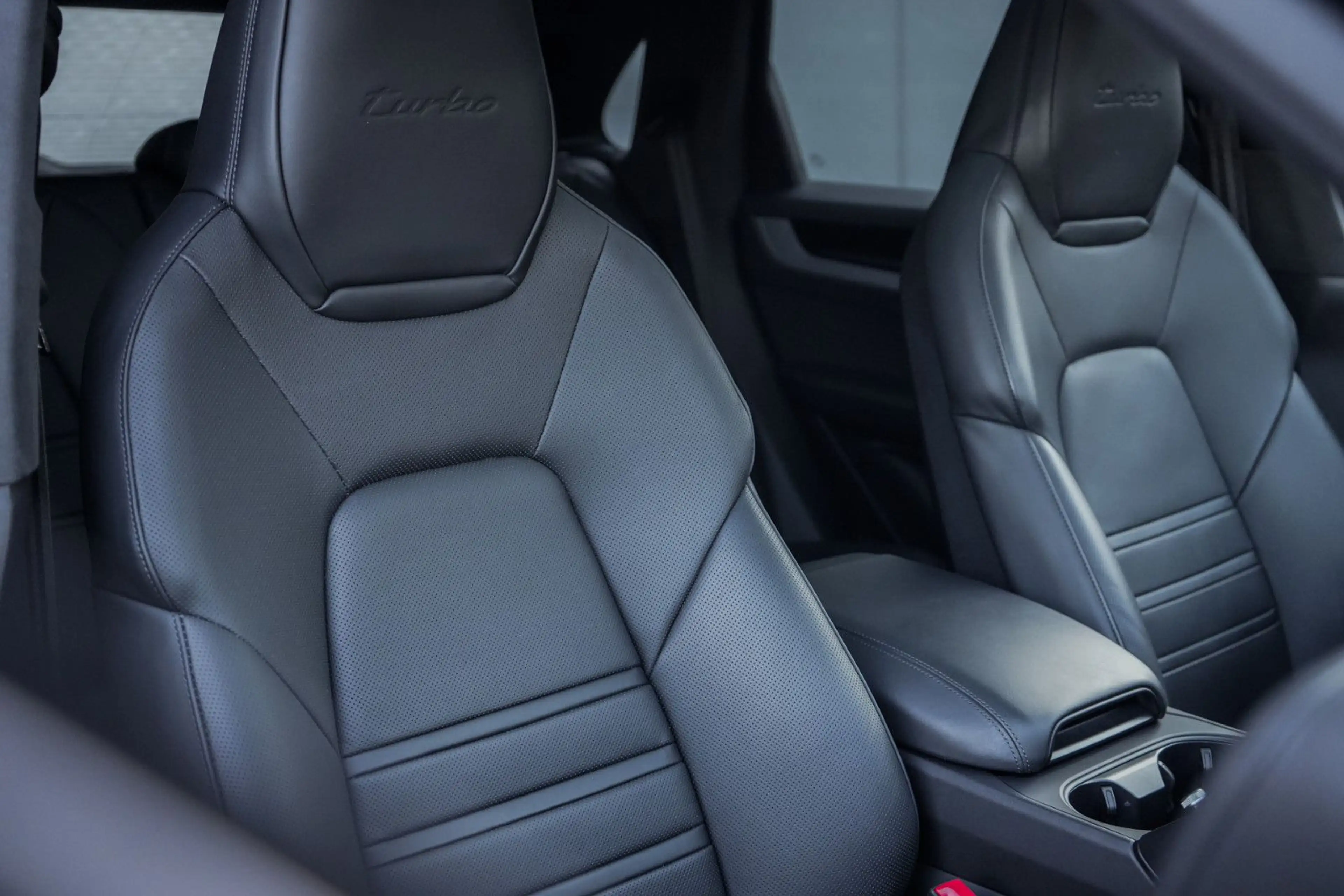 Porsche Cayenne Turbo E-Hybrid — photo 15