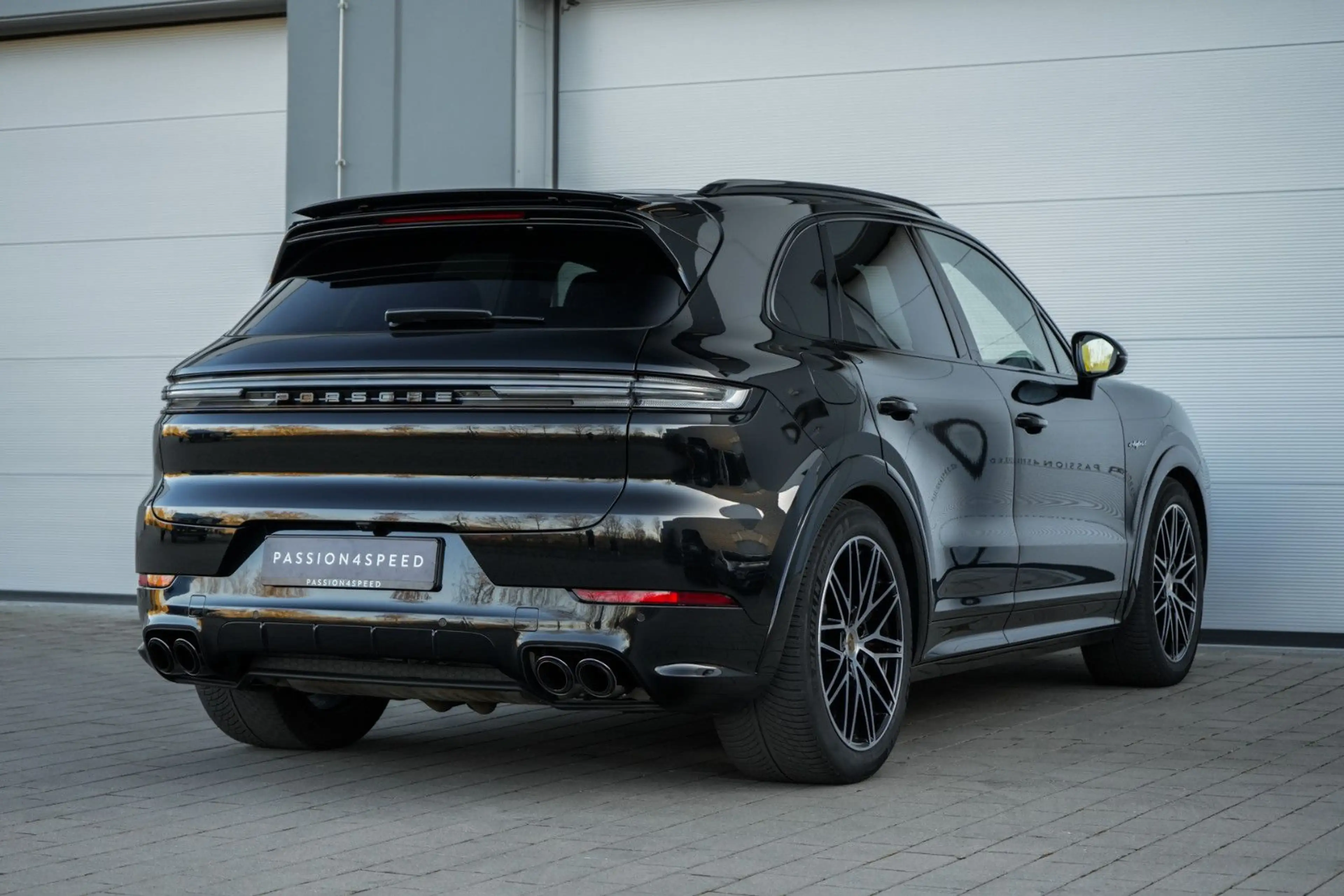 Porsche Cayenne Turbo E-Hybrid — photo 5