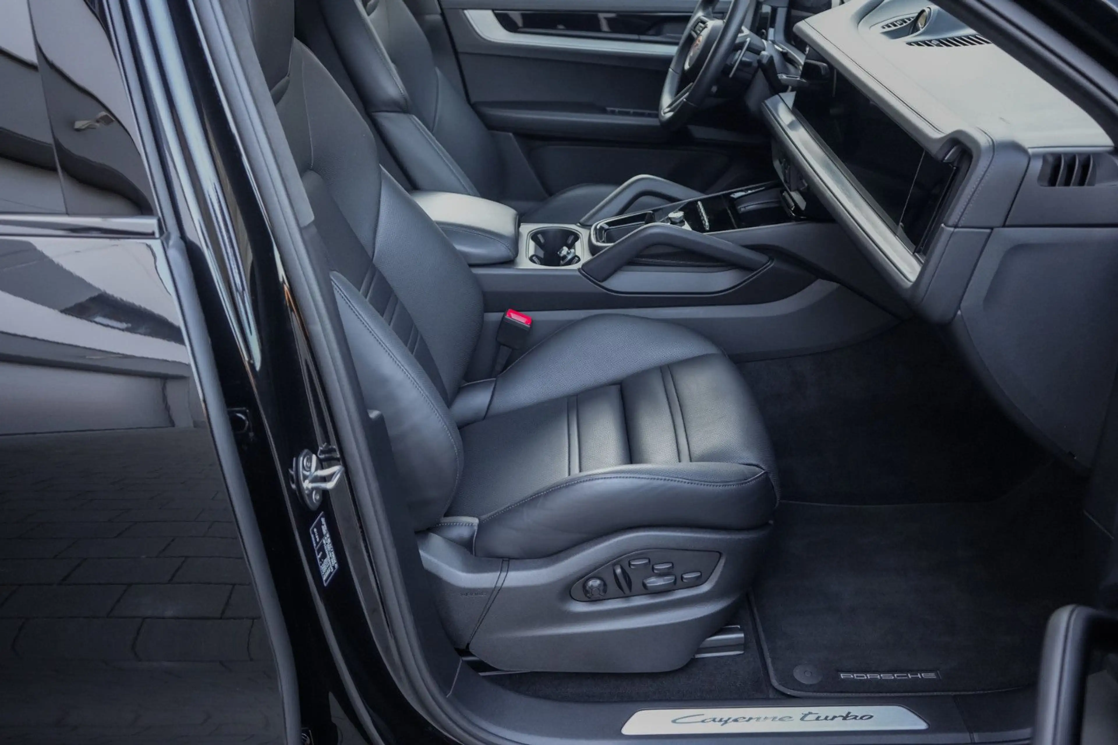 Porsche Cayenne Turbo E-Hybrid — photo 13