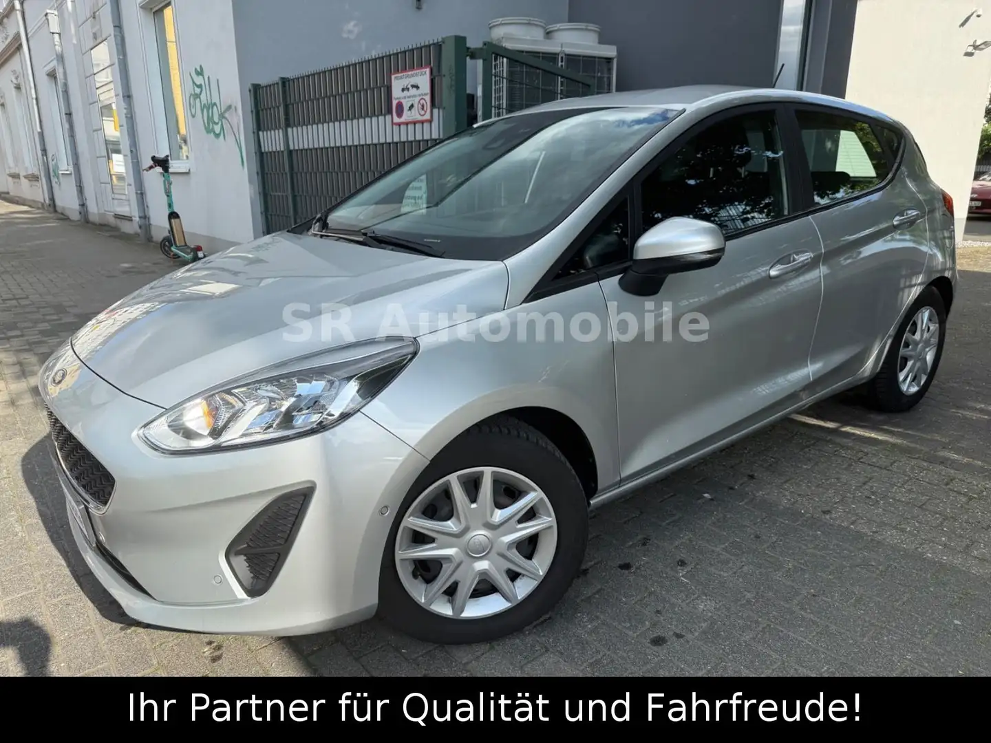Ford Fiesta 1.HAND*KLIMAANLAGE*NAVI*PDC*TEMPOMAT* Plateado - 2