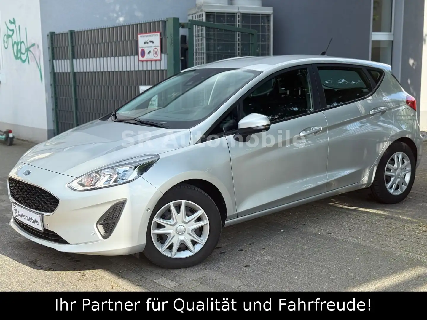 Ford Fiesta 1.HAND*KLIMAANLAGE*NAVI*PDC*TEMPOMAT* Plateado - 1