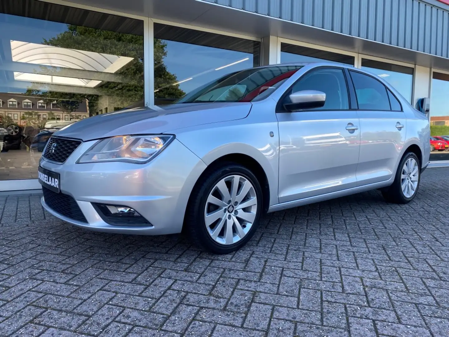 SEAT Toledo 1.2 TSI 86PK Stylance Grijs - 1