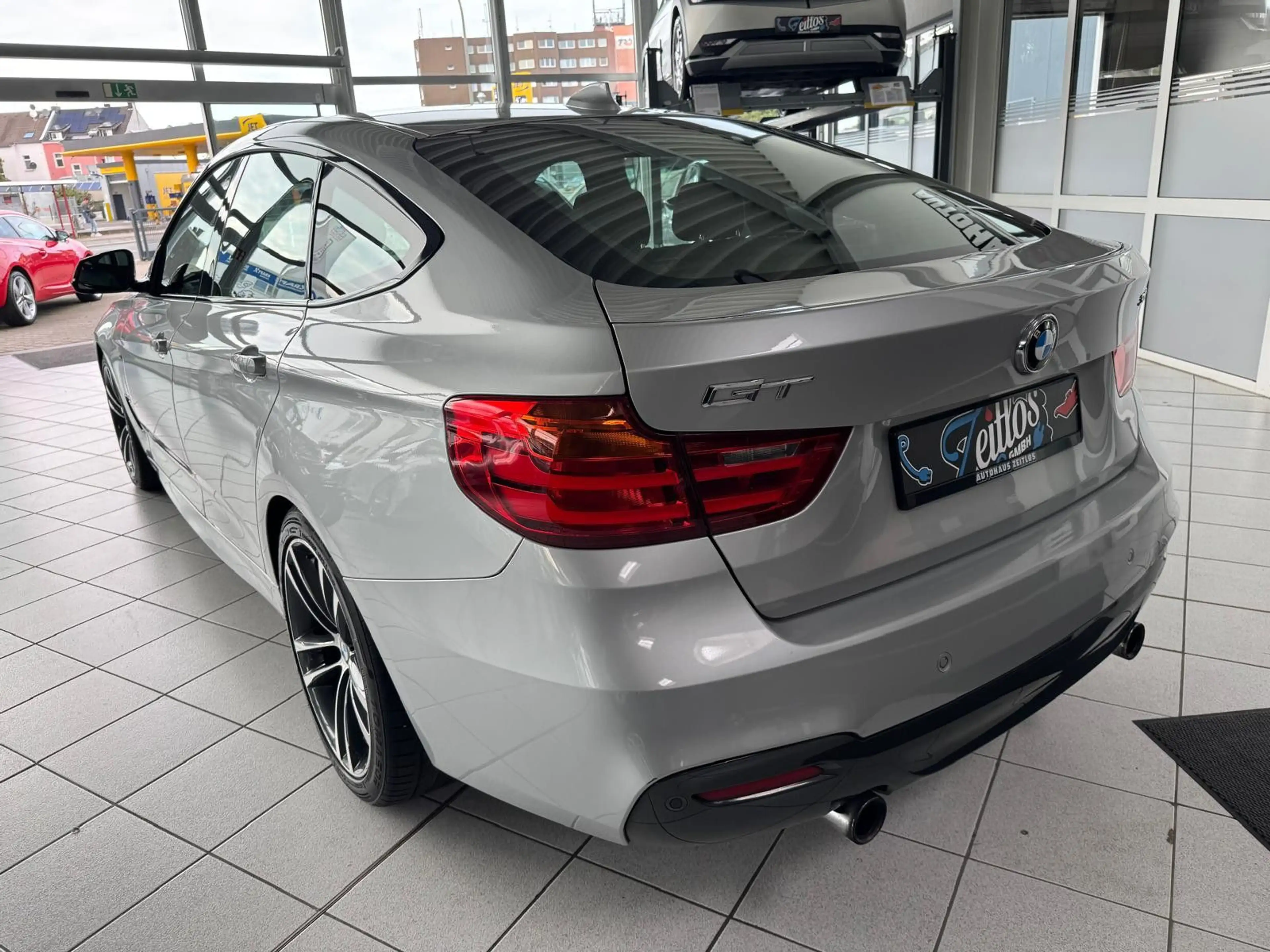 BMW 335 iGT M Paket *Autom.*HuD*Leder*PDC*SHZ**Xenon* — photo 3