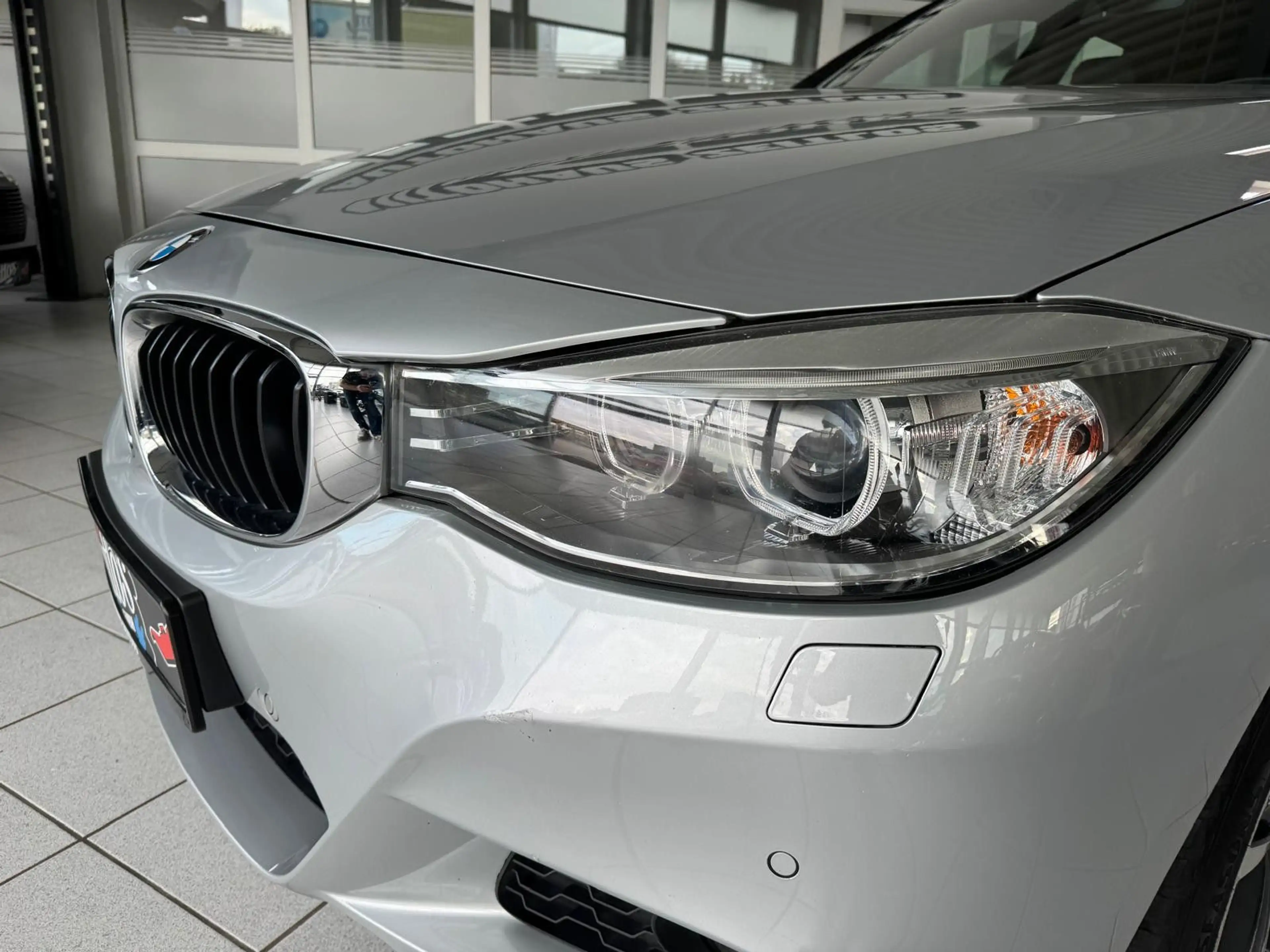 BMW 335 iGT M Paket *Autom.*HuD*Leder*PDC*SHZ**Xenon* — photo 10