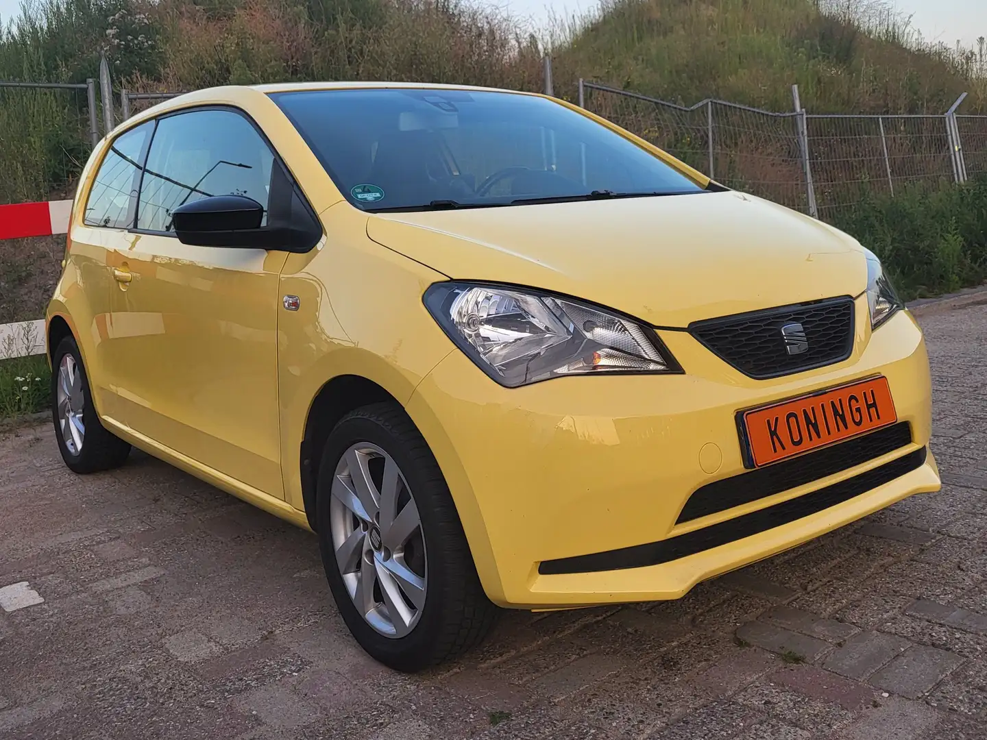 SEAT Mii 1.0 MPI Style Chic Geel - 1