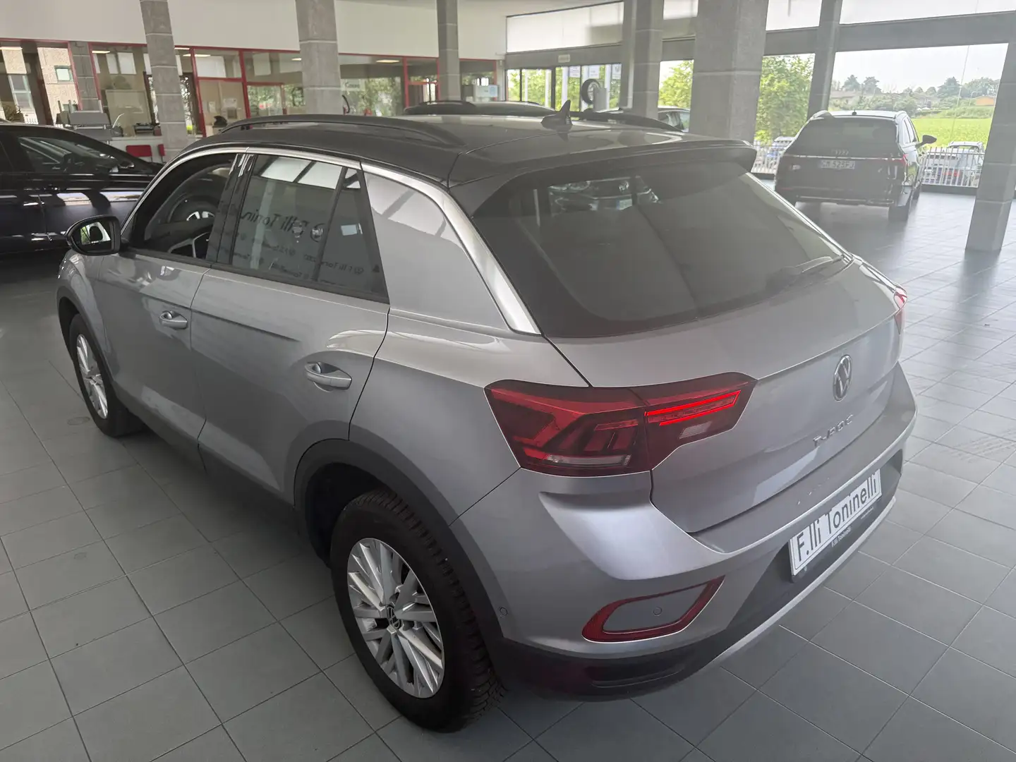 Volkswagen T-Roc 1.5 tsi Life dsg Grigio - 2