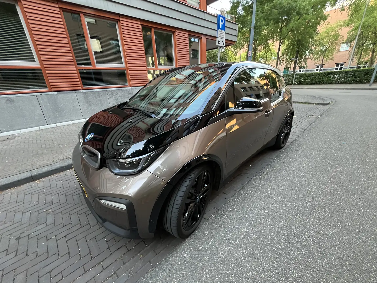 BMW i3 Basis 120Ah 42kWh Goud - 1