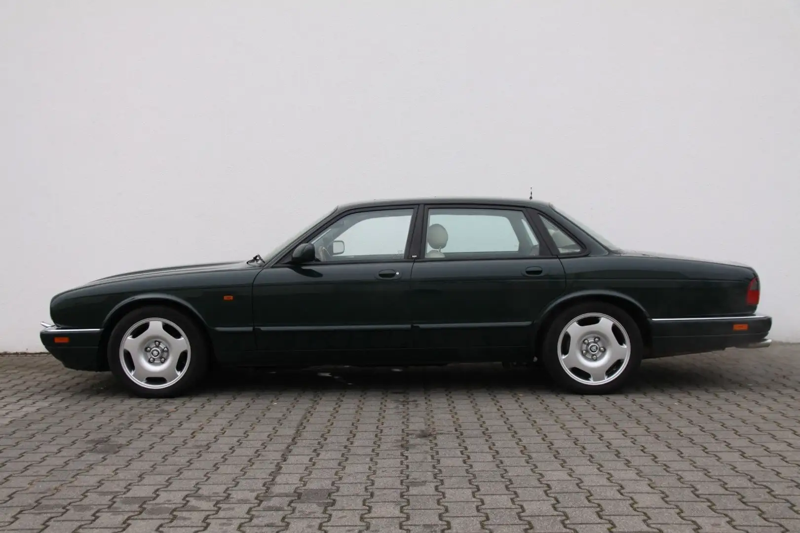 Jaguar XJR mit 3 Jahren Garantie Top Zustand Verde - 2