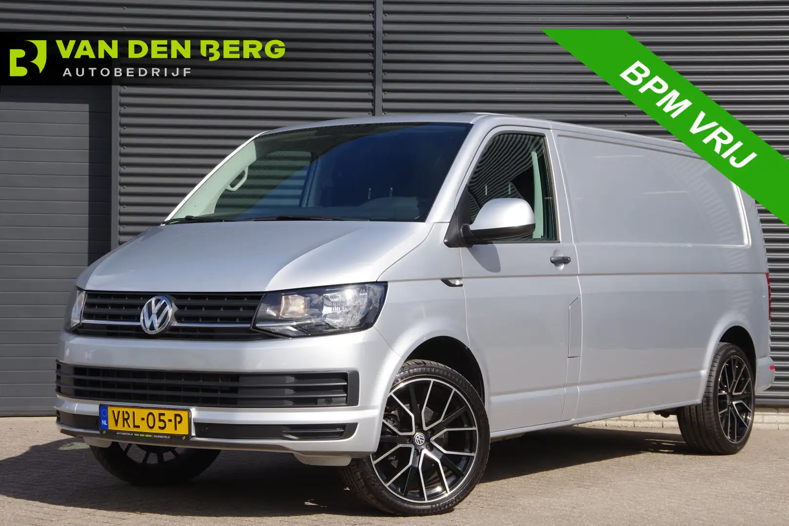 Volkswagen T6 Transporter 2.0 TDI L2 150PK, AIRCO, CRUISE, NAVI, PARKEERSENS Zilver - 1