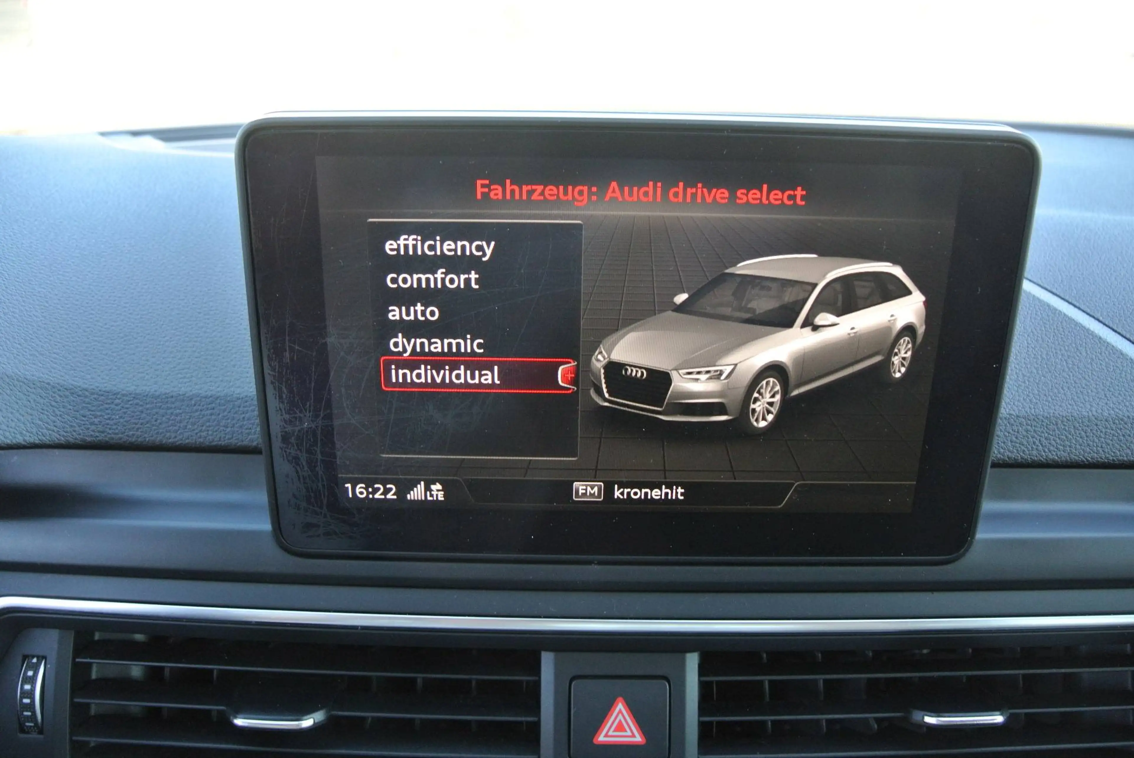 Audi A4 Avant 2.0 TDI * LED * SHZ * PDC * NAVI * — photo 12
