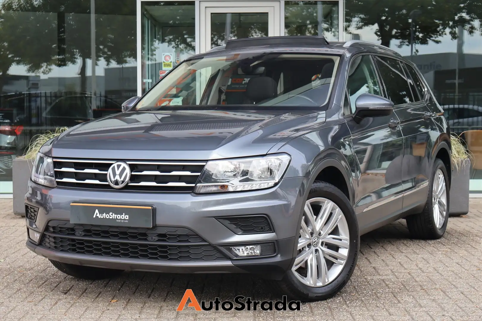 Volkswagen Tiguan Allspace 1.5 TSI Comfortline Business 150pk 7pers I Pano I Gris - 1