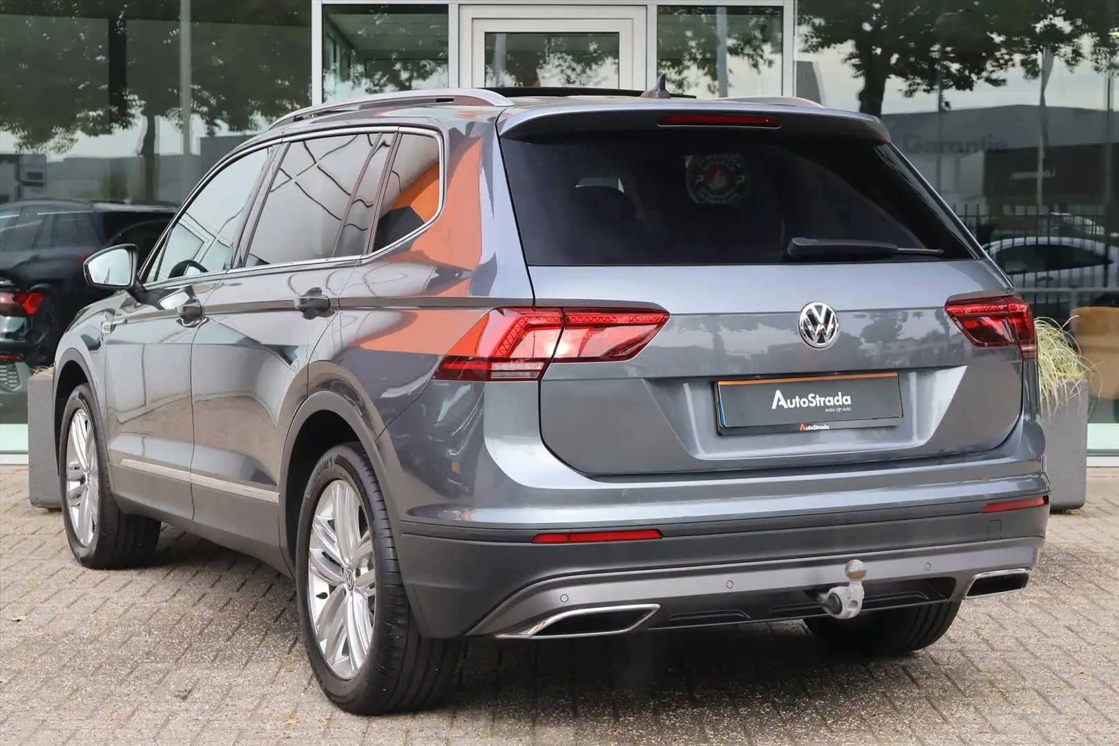 Volkswagen Tiguan Allspace 1.5 TSI Comfortline Business 150pk 7pers I Pano I Gris - 2