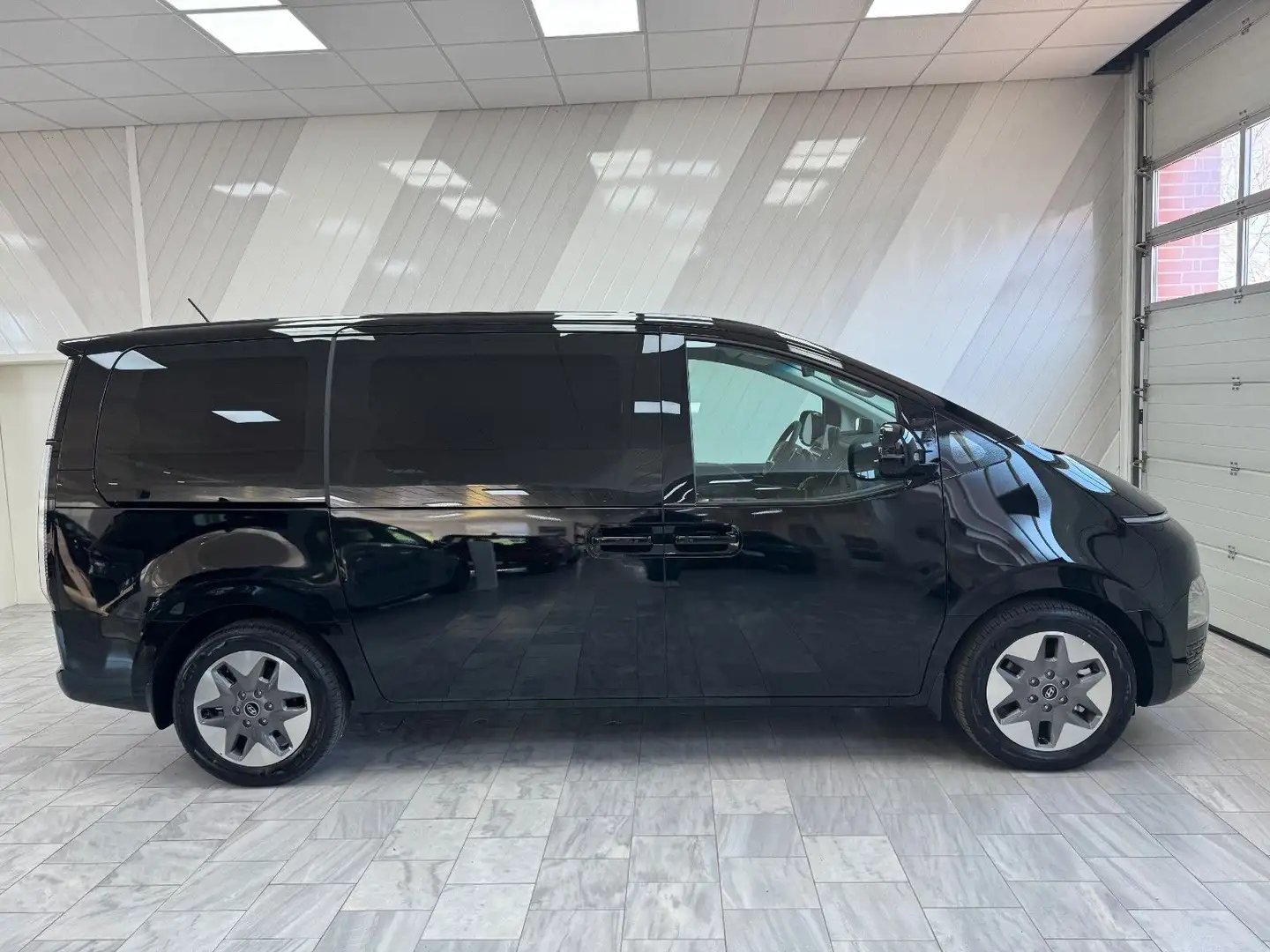 Hyundai STARIA 9-Sitzer Hybrid Trend Access & Park-Paket Noir - 2