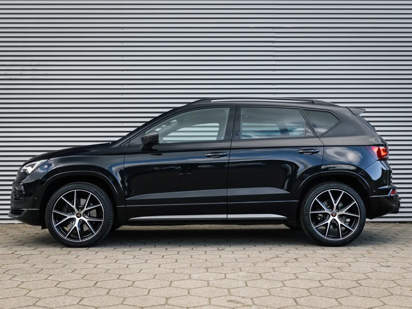 CUPRA Ateca 2.0 TSI 4DRIVE PANO BEATS 360 CAMERA SCHAALSTOELEN Zwart - 2