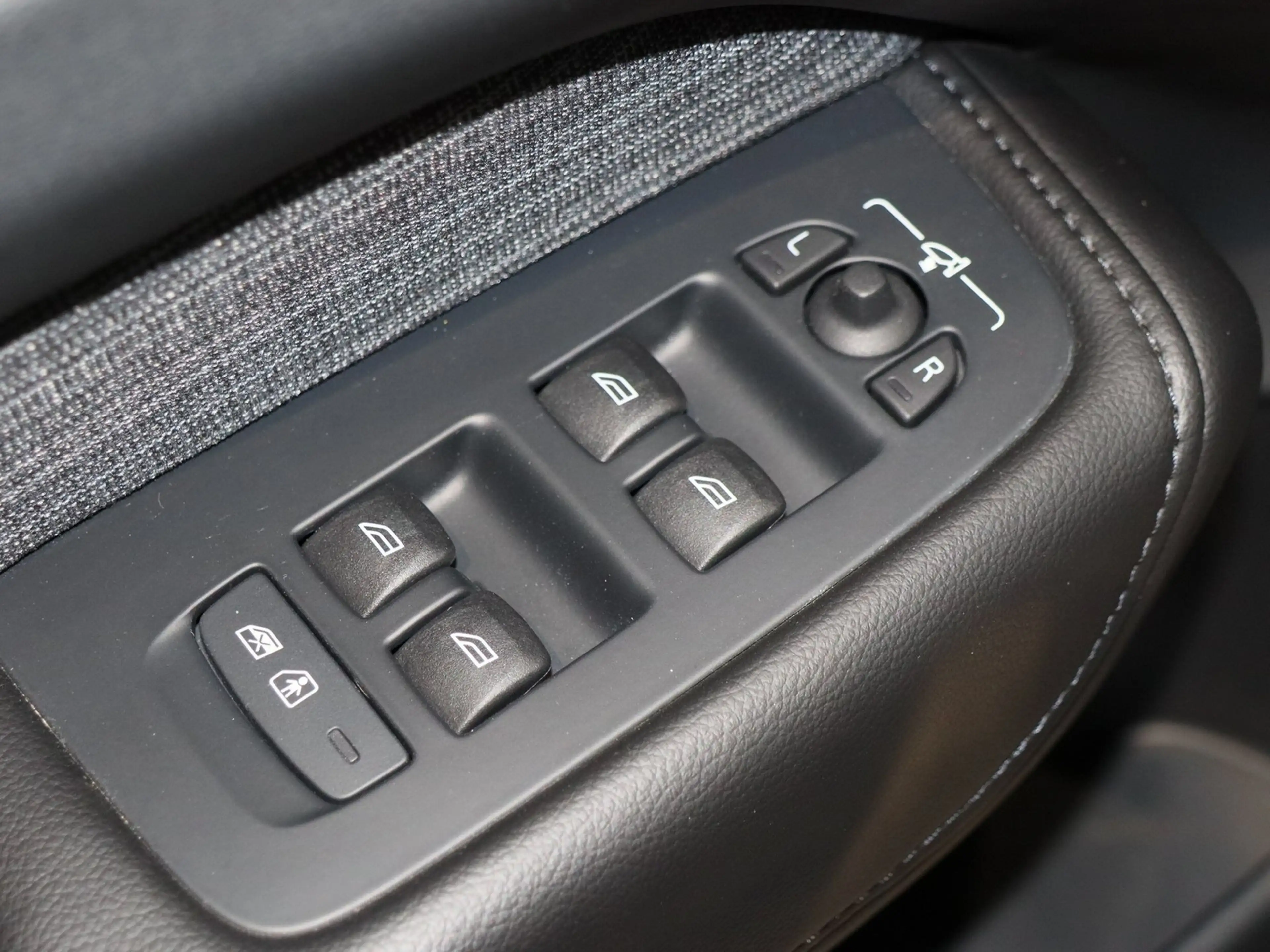 Volvo XC60 B4 (D) Core *Kamera*SHZ-Hi — photo 14