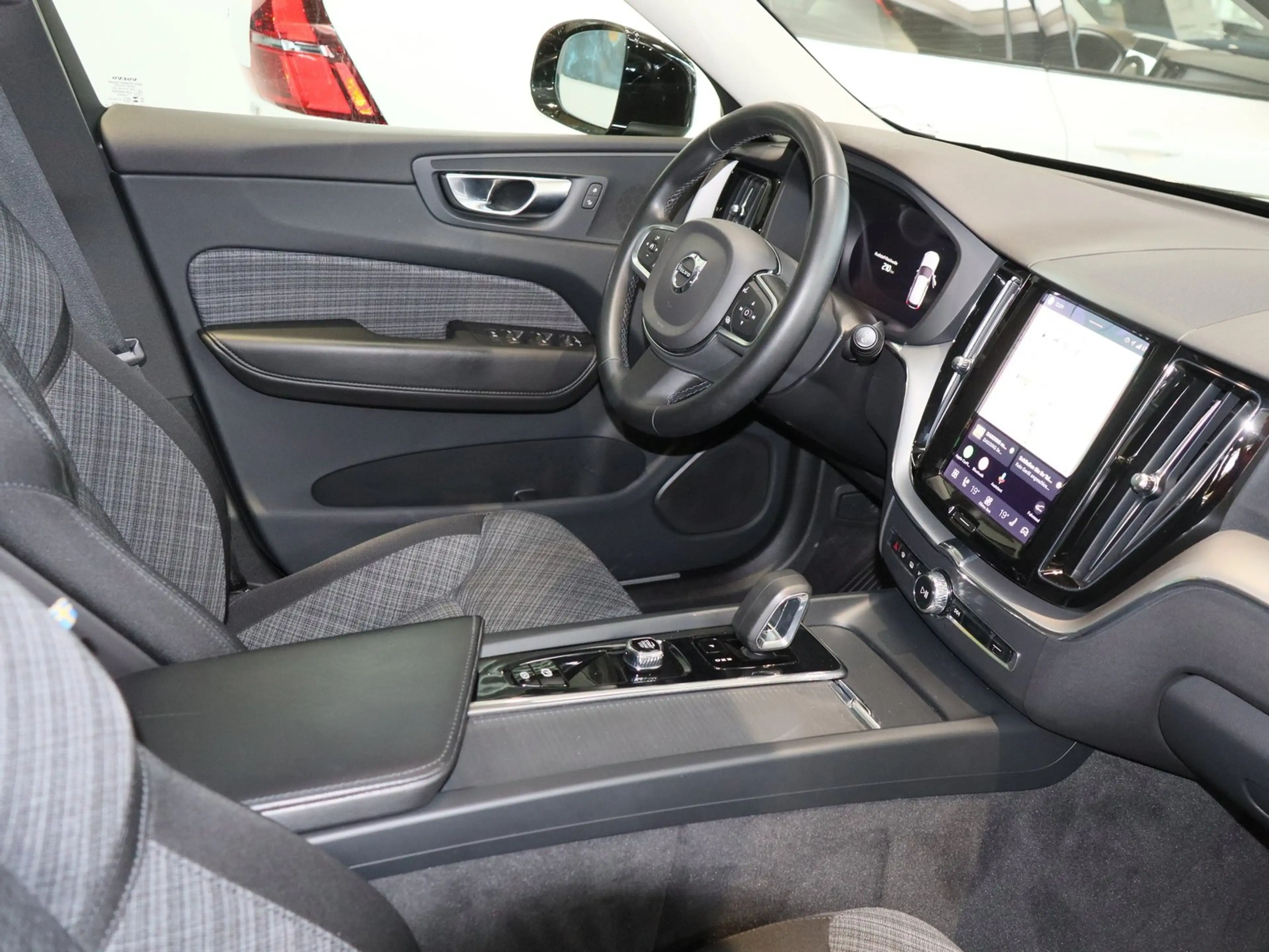 Volvo XC60 B4 (D) Core *Kamera*SHZ-Hi — photo 3