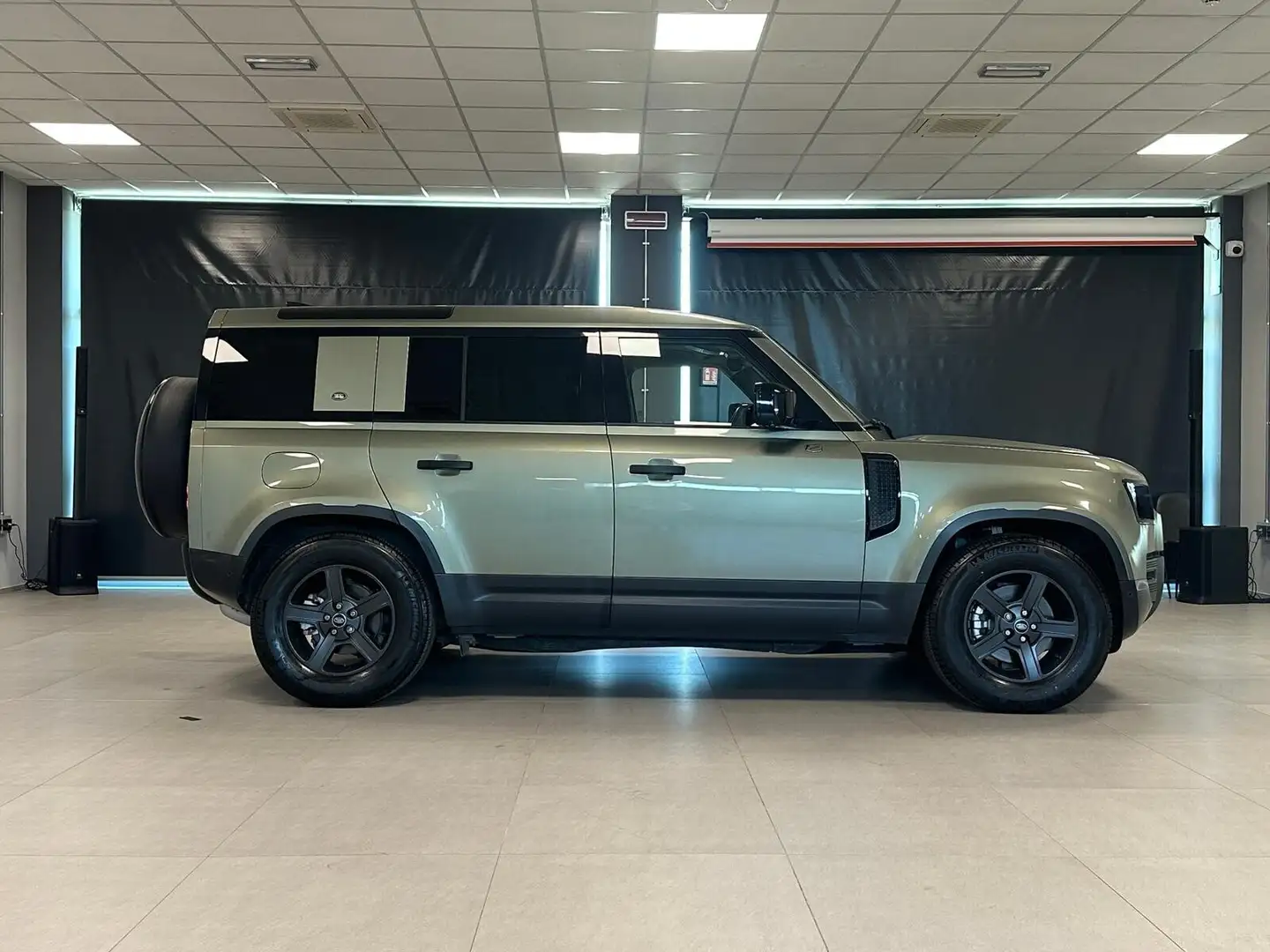 Land Rover Defender Defender 110 3.0D I6 200 CV AWD Auto S AUTOCARRO N Grün - 2