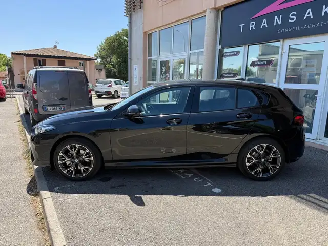 BMW 1 Series view 4