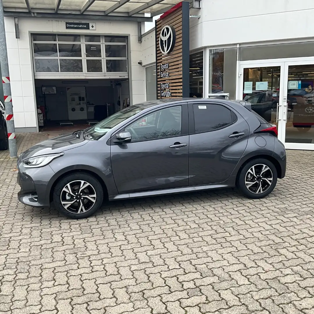 Toyota Yaris 1.5l Hybrid Klimaautomatik, Kamera, BT Gris - 2