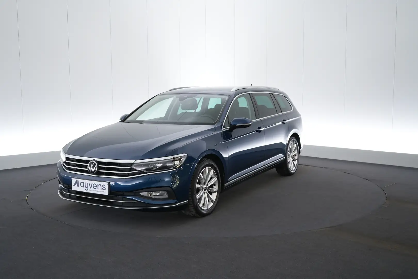 Volkswagen Passat Variant 1.6 TDi SCR MSQ Elegance Business Nappa LEDER/CUIR Blauw - 1