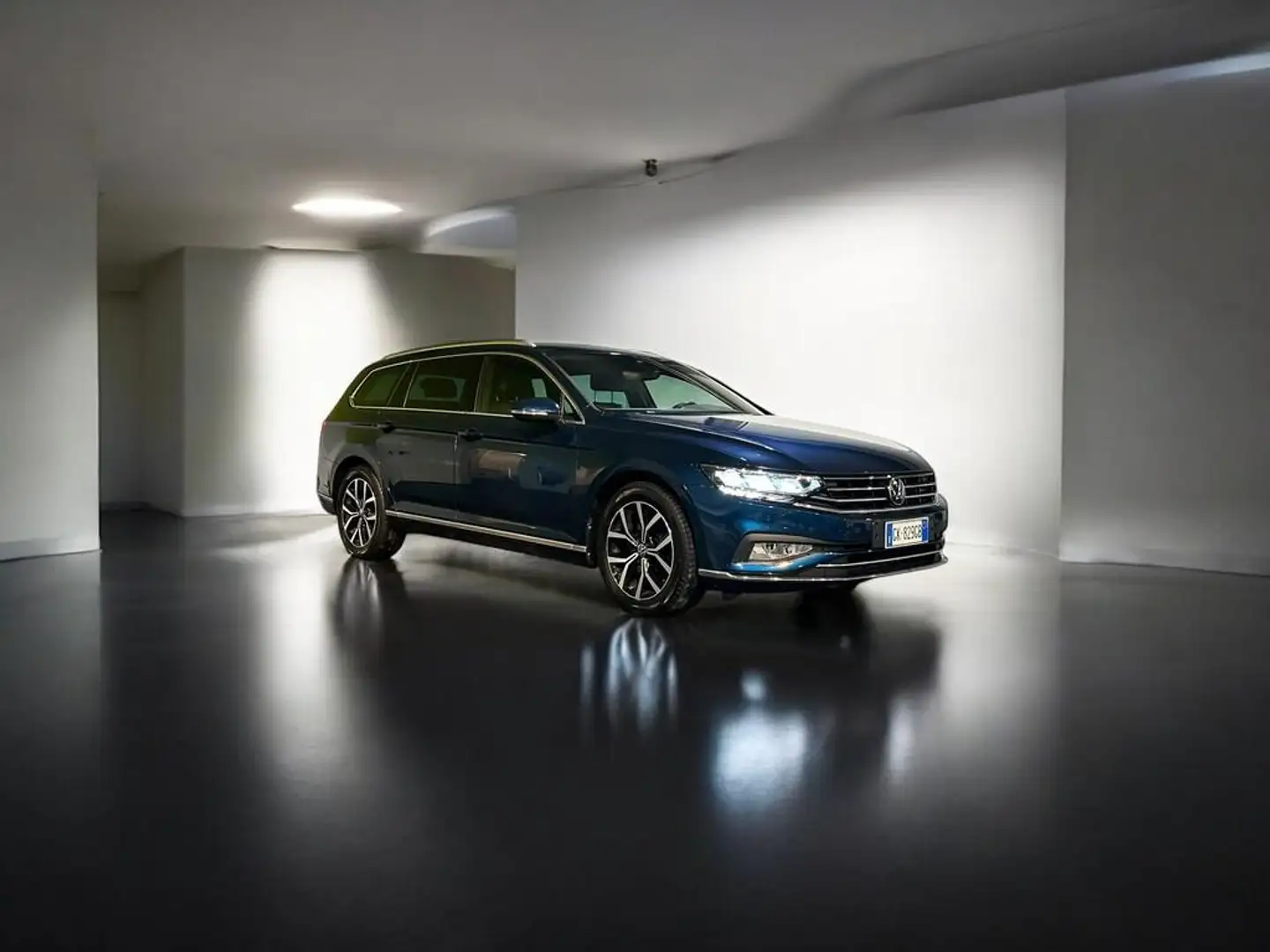 Volkswagen Passat Variant 2.0 tdi Executive 150cv Blau - 1
