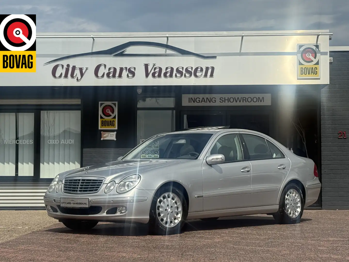 Mercedes-Benz E 240 v6 Elegance youngtimer automaat 177 pk climate ctr Gris - 1