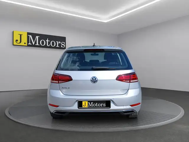 Volkswagen Golf view 4
