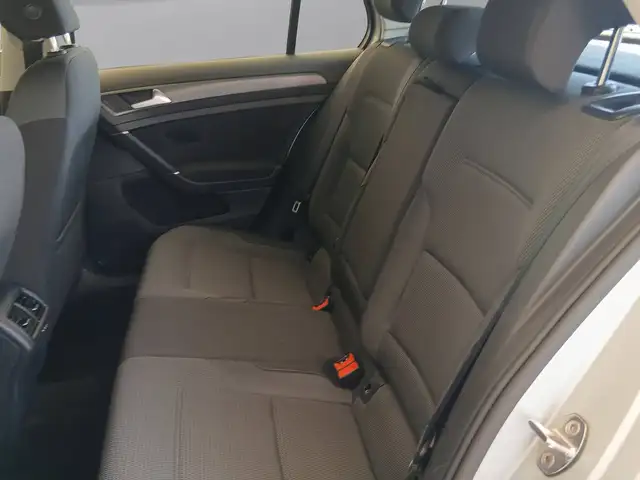 Volkswagen Golf view 9