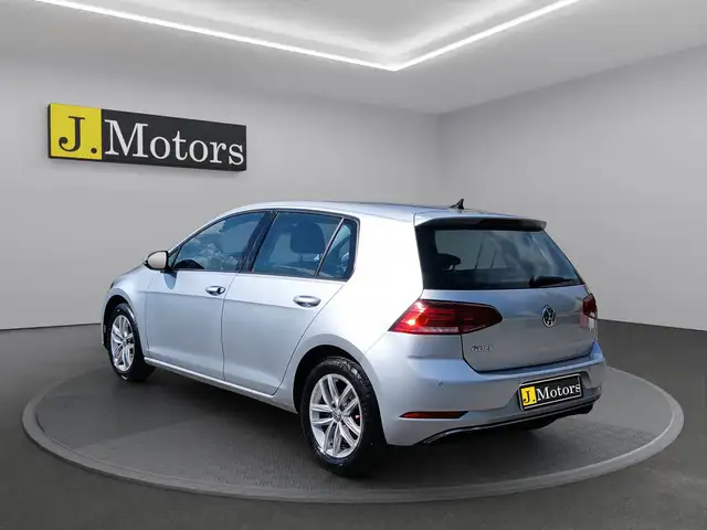 Volkswagen Golf view 3