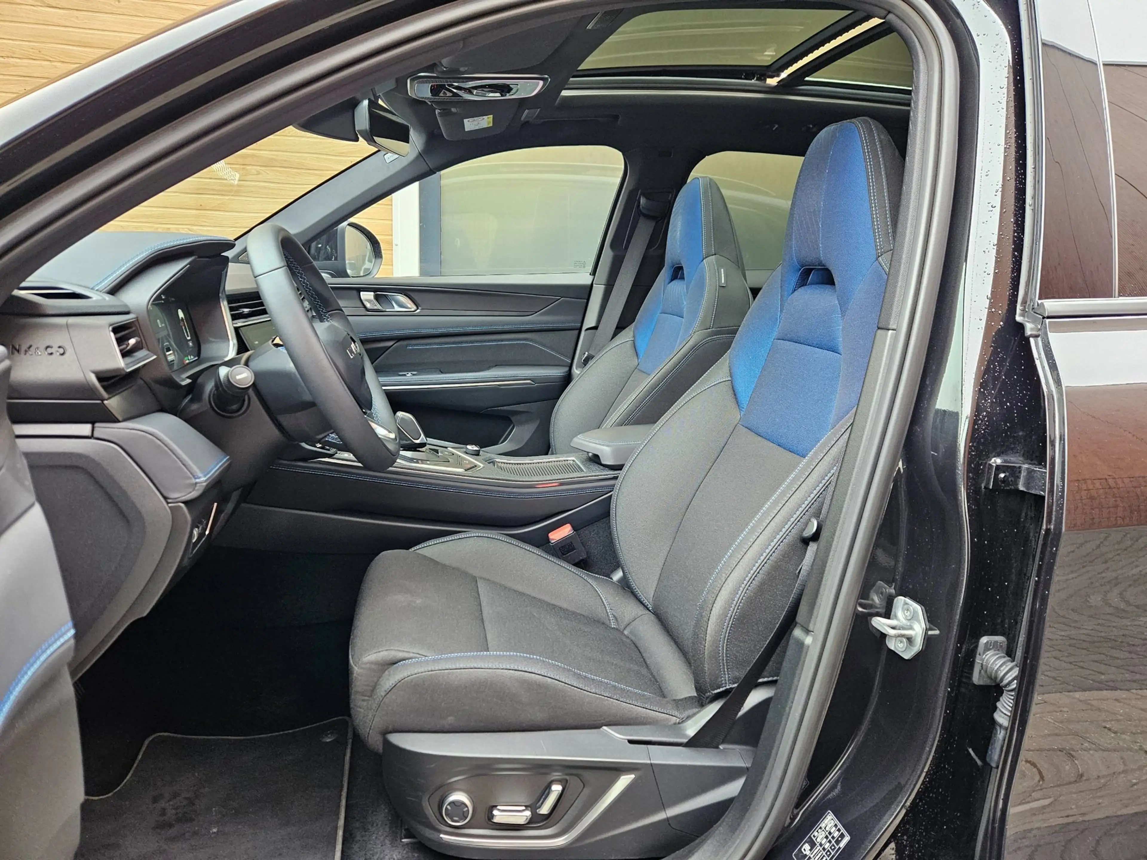 Lynk & Co 01 1.5 Hybride Black-pack Pano ACC Carplay — photo 12