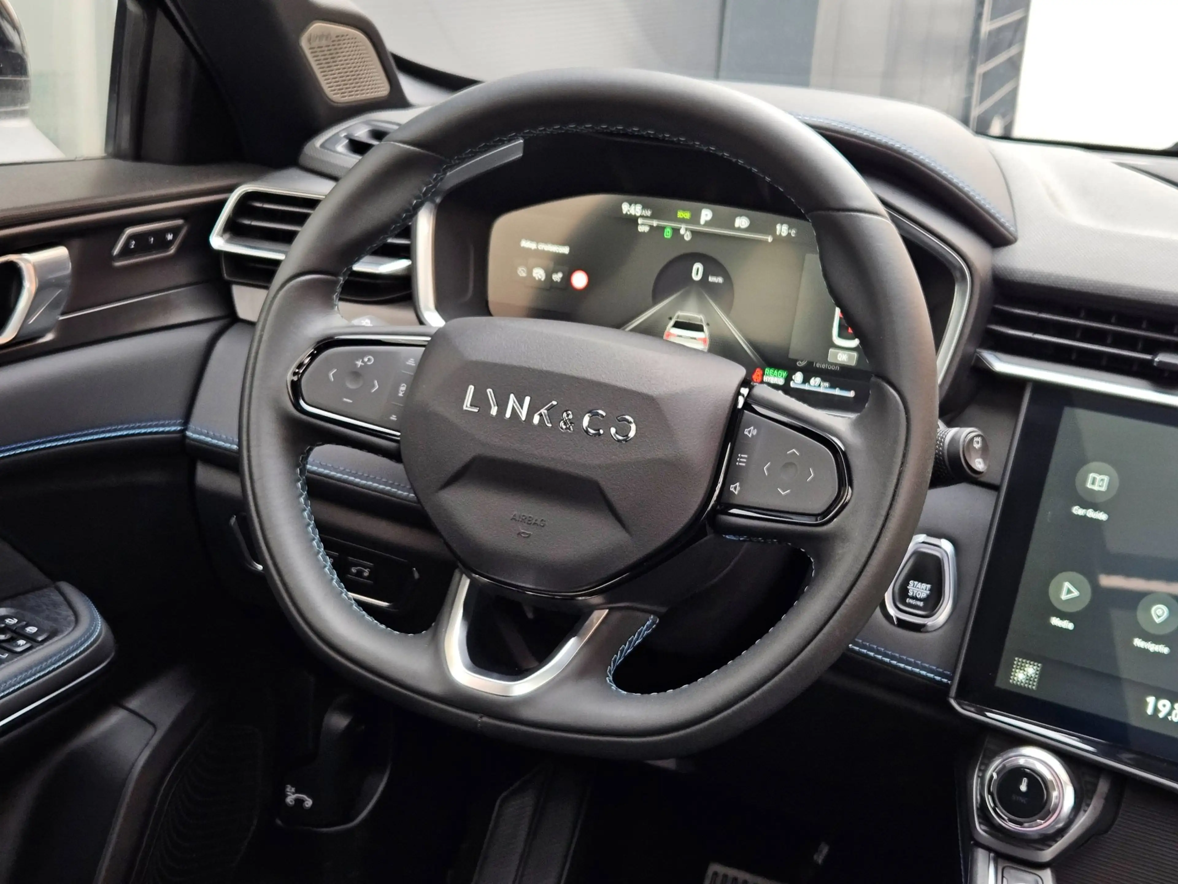 Lynk & Co 01 1.5 Hybride Black-pack Pano ACC Carplay — photo 18