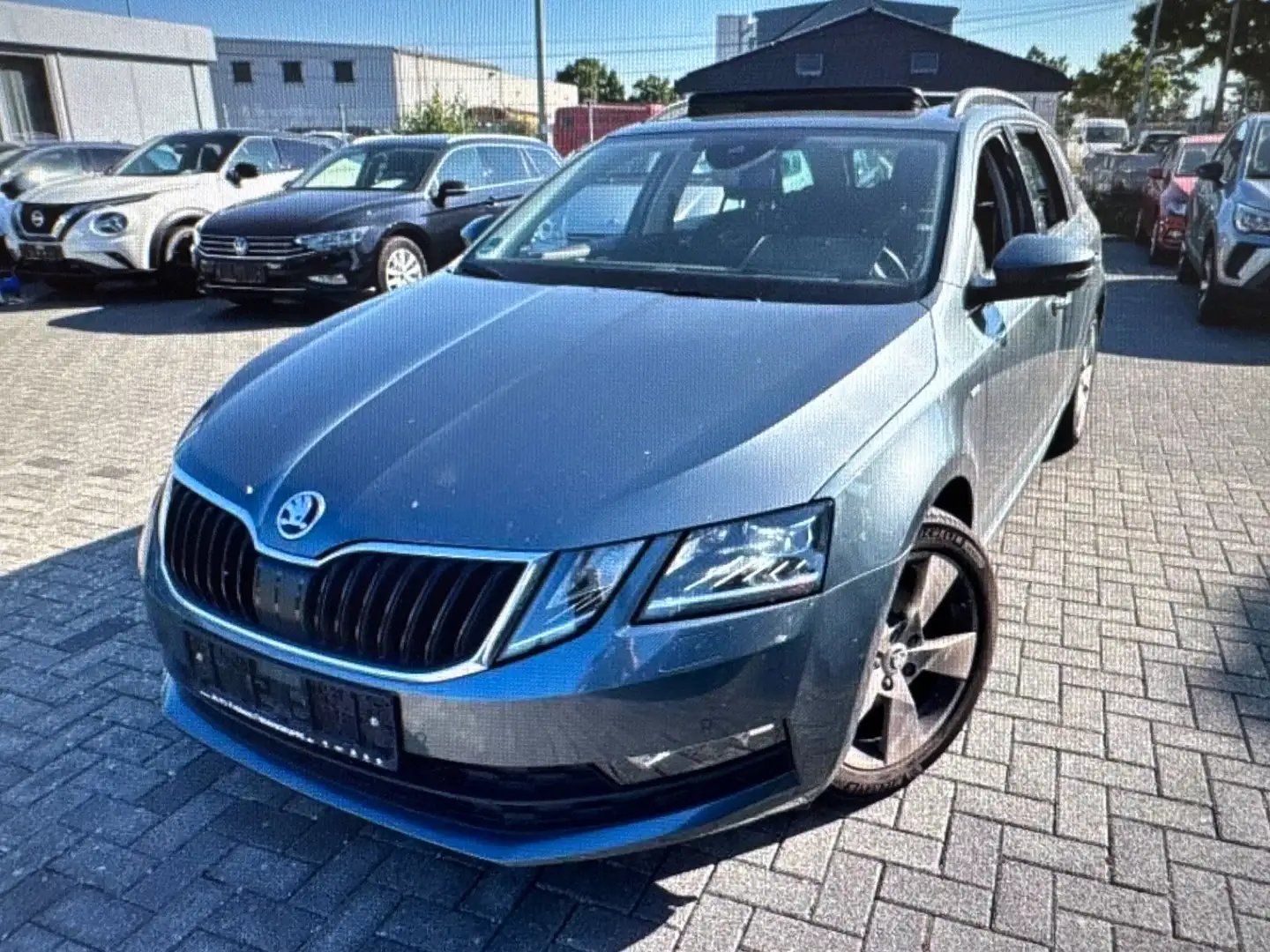 Skoda Octavia Combi Clever/LED/DSG/Pano-Dach/81.000km Grijs - 1
