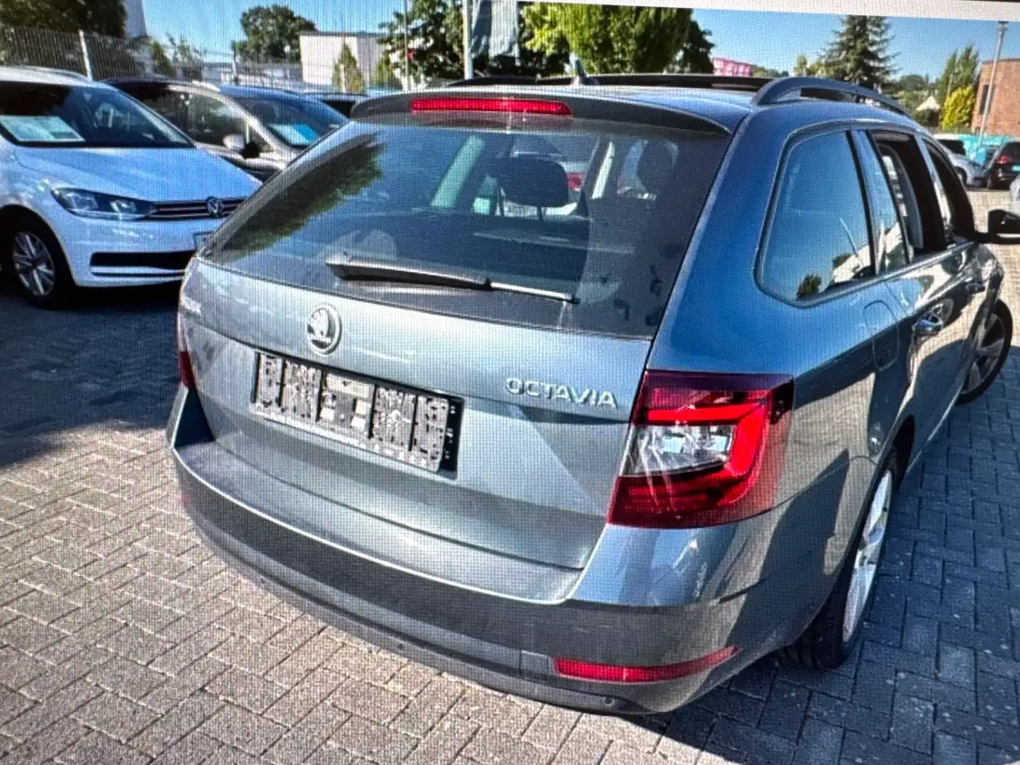 Skoda Octavia Combi Clever/LED/DSG/Pano-Dach/81.000km Grijs - 2