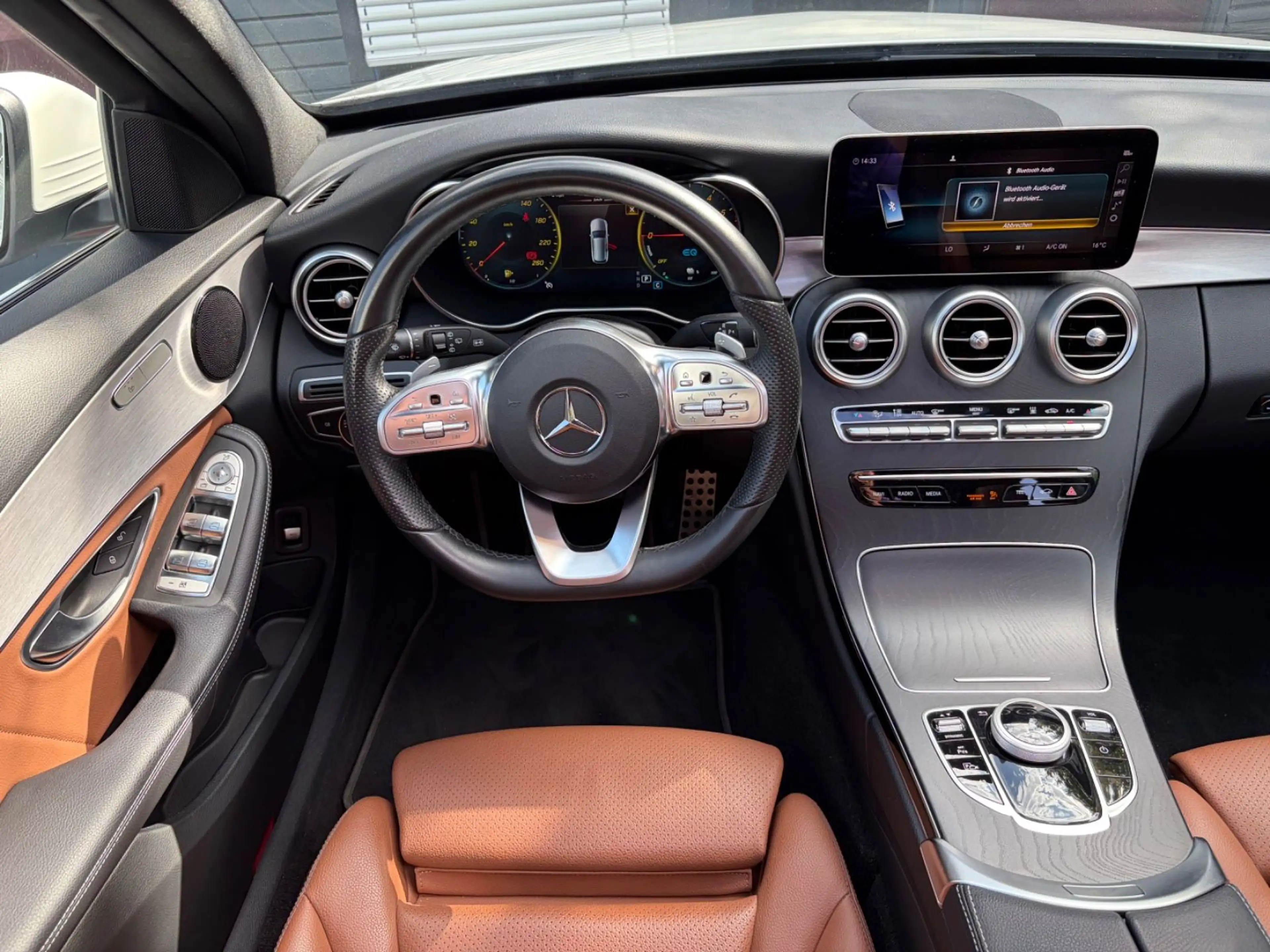 Mercedes-Benz C 300 C T-Modell C 300 de/AMG-LINE/PANO/360°K/NA — photo 12
