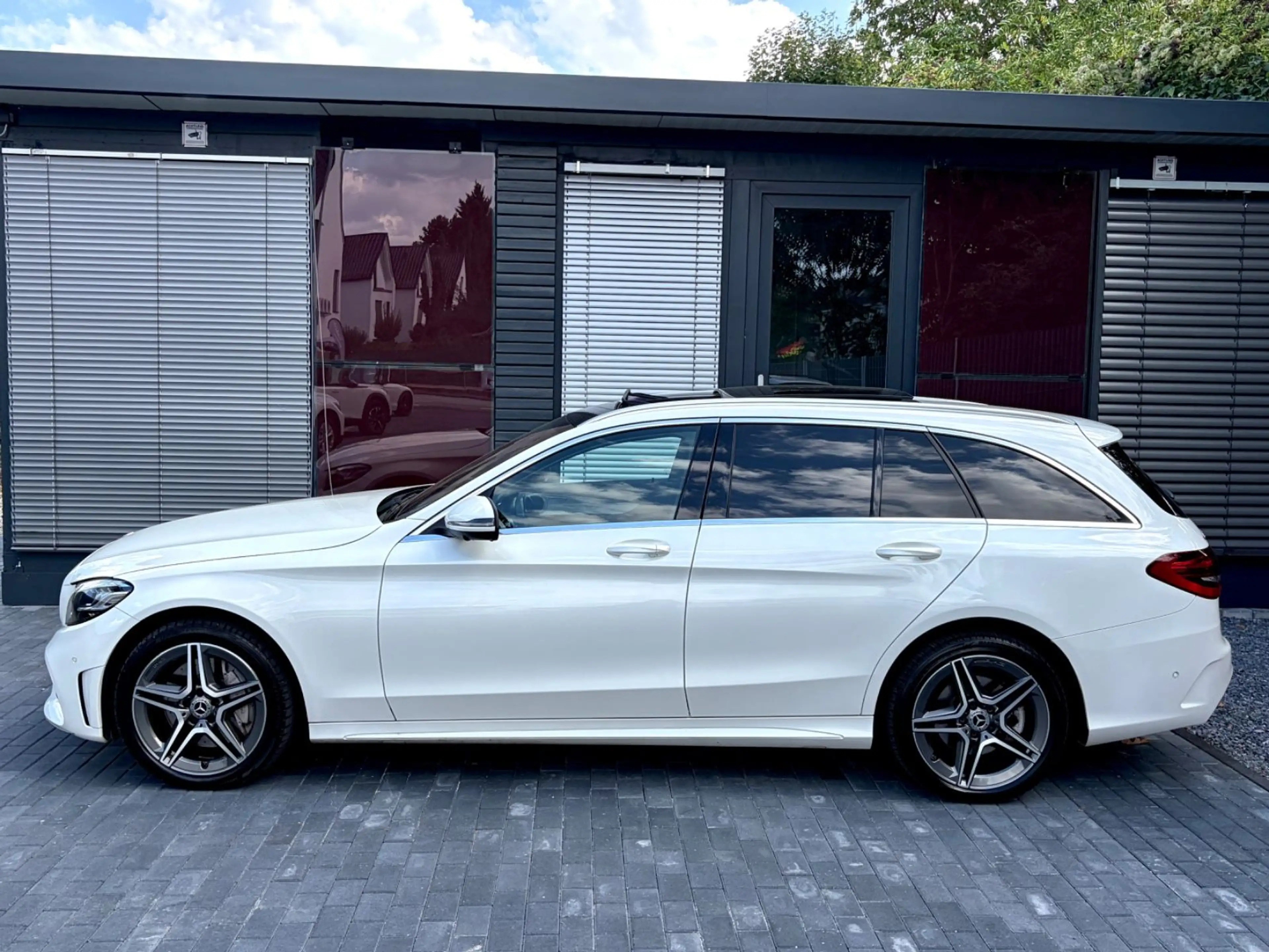 Mercedes-Benz C 300 C T-Modell C 300 de/AMG-LINE/PANO/360°K/NA — photo 7
