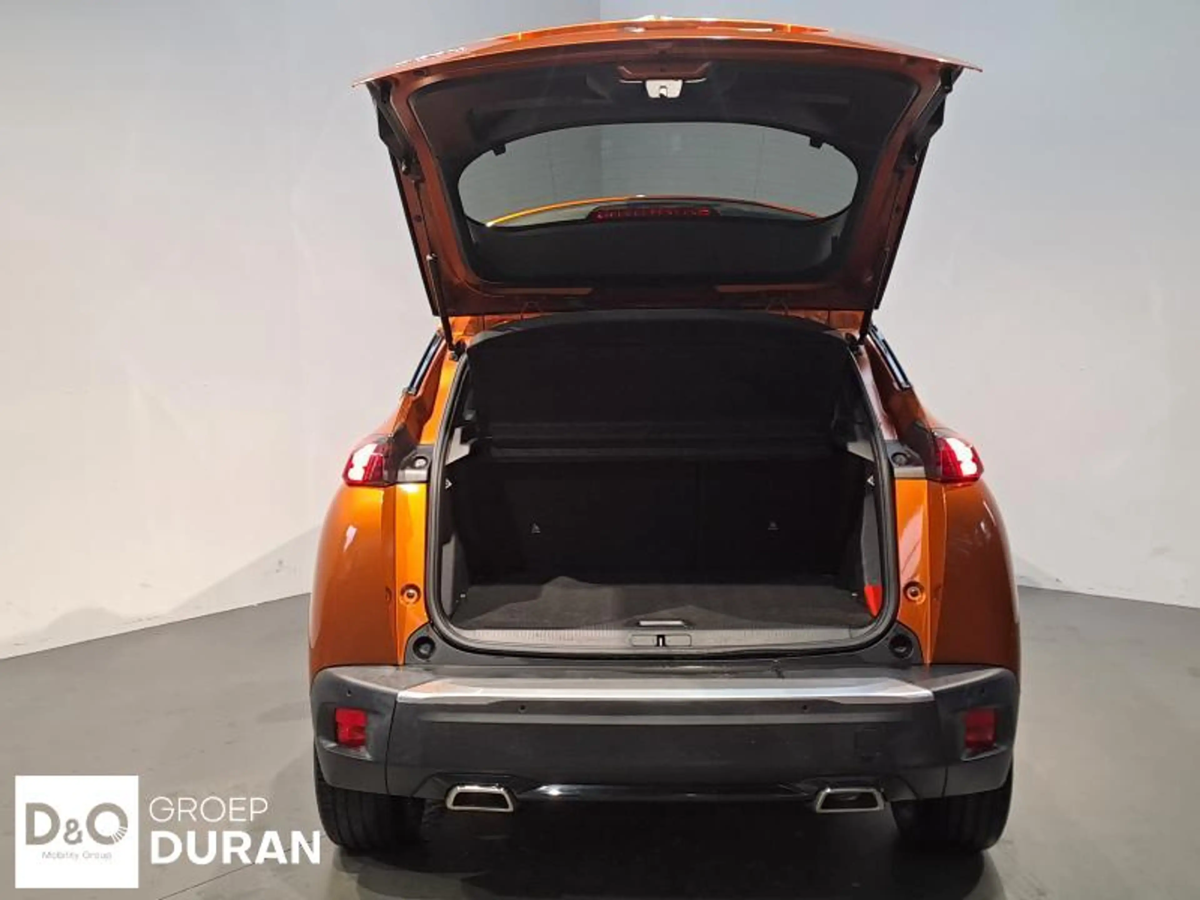 Peugeot 2008 Allure 1.2 PureTech man.6 — photo 7