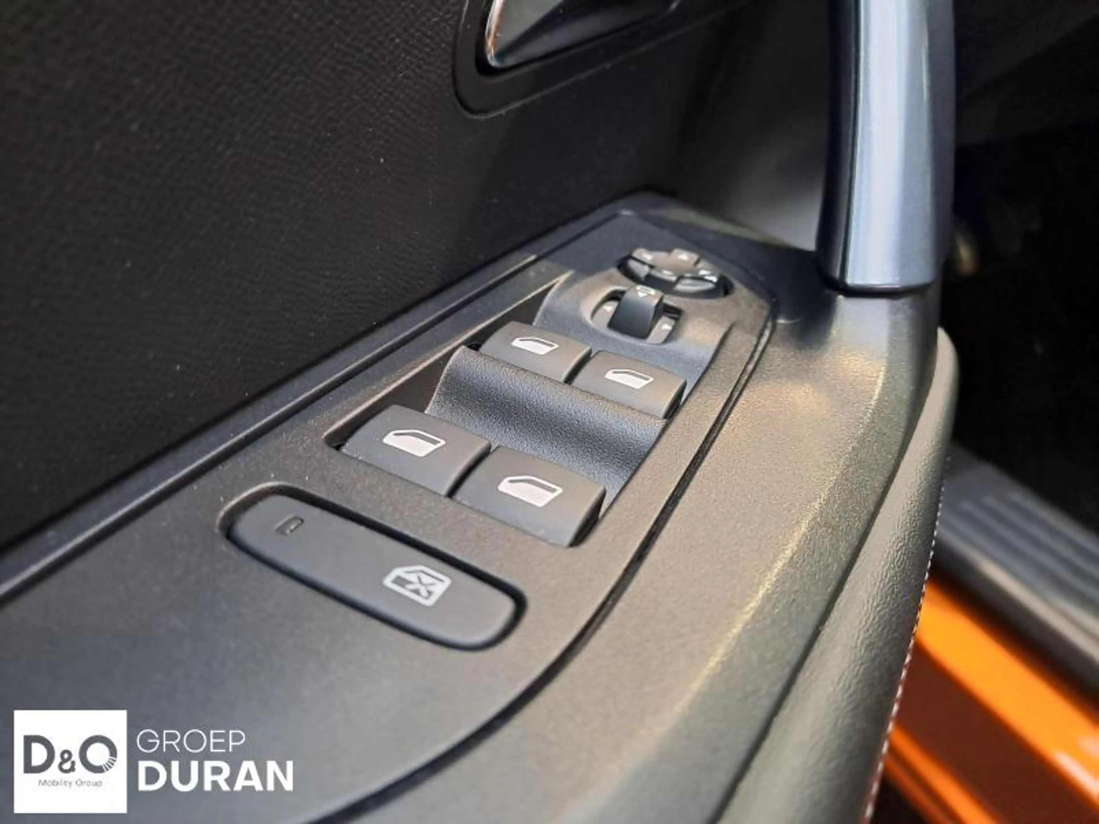 Peugeot 2008 Allure 1.2 PureTech man.6 — photo 11