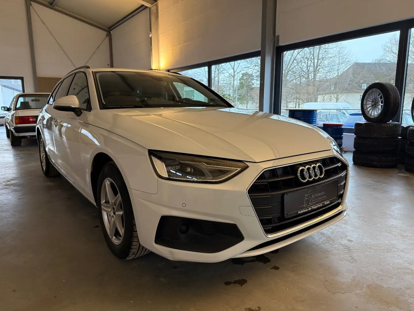 Audi A4 Avant 35 TDI LED/Temp/PDC/SHZ/Navi Blanc - 2