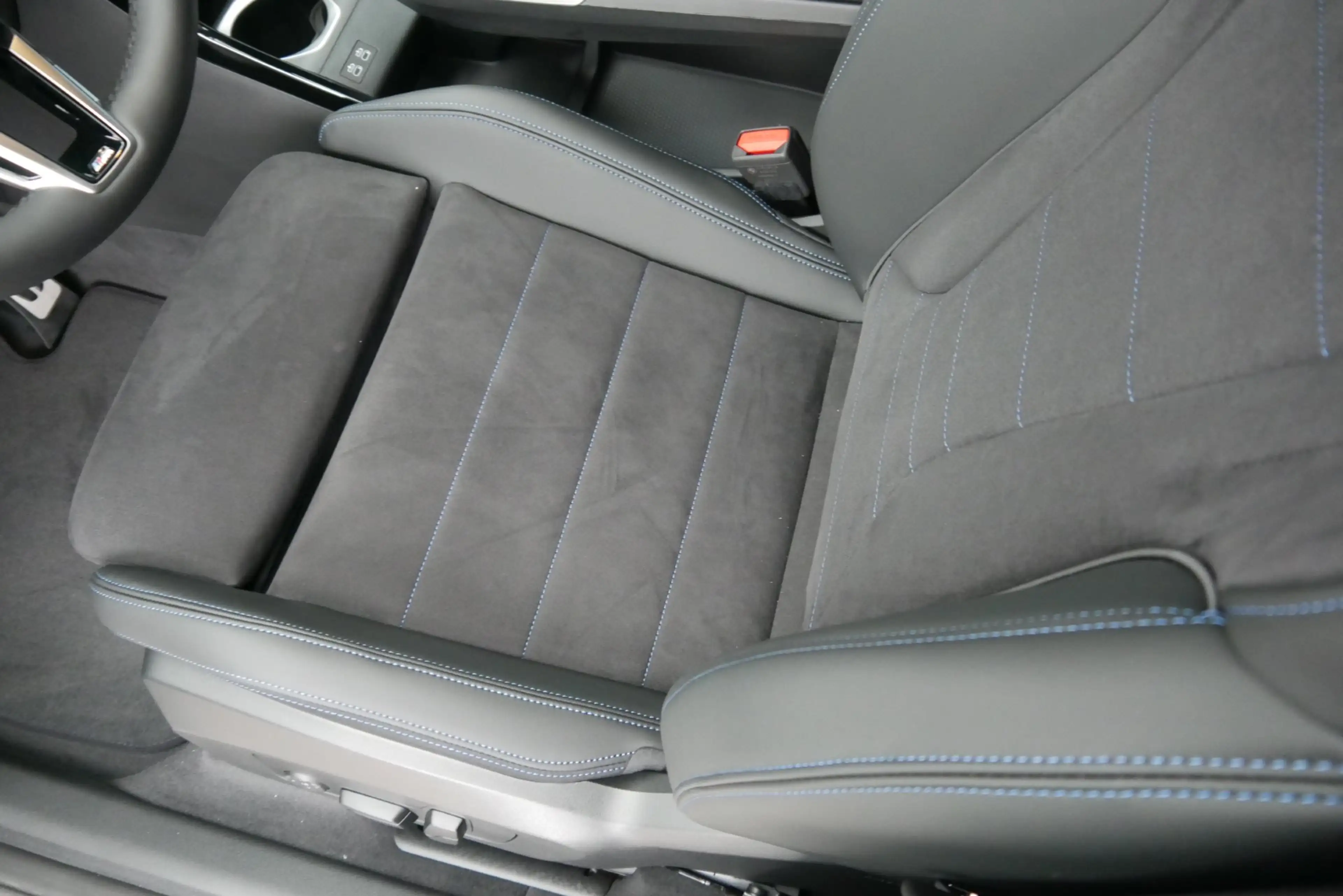 BMW X1 xDrive23d *M-Paket Pro/AHK/Aktivsitz/DA-Plus/ACC/Memorysitz/H&K-Sound* — photo 11