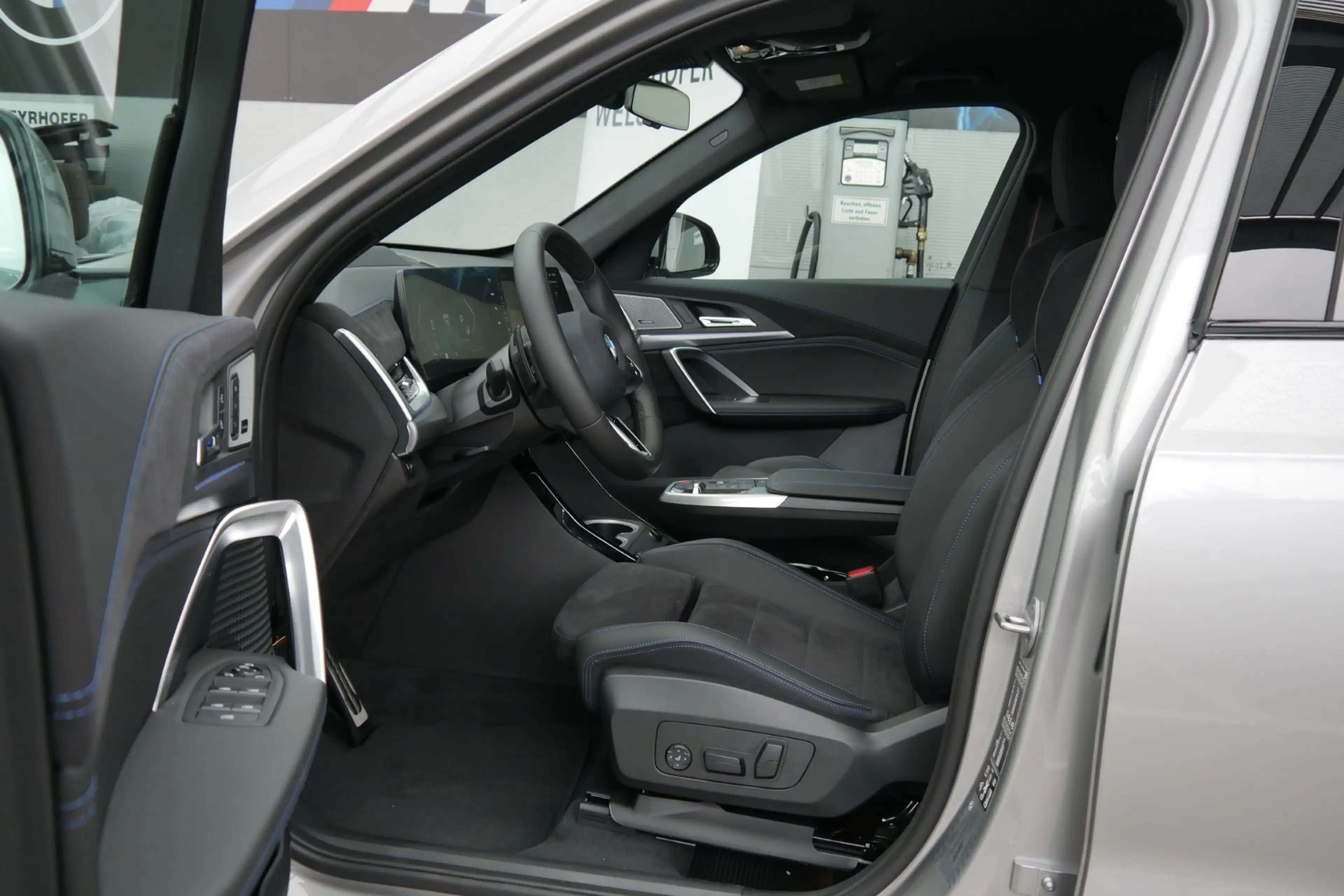 BMW X1 xDrive23d *M-Paket Pro/AHK/Aktivsitz/DA-Plus/ACC/Memorysitz/H&K-Sound* — photo 8