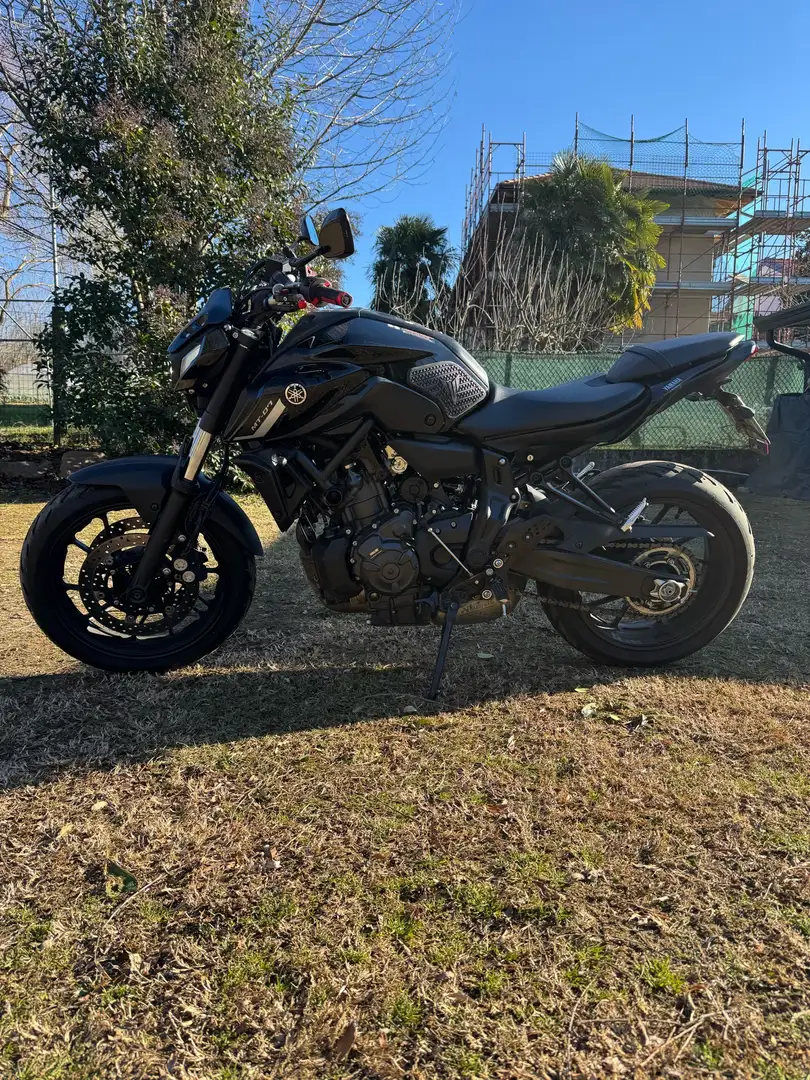 Yamaha MT-07 YAMAHA MT-07 - 1