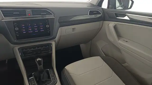 Volkswagen Tiguan view 13