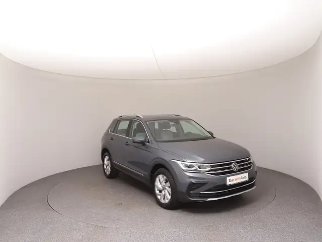 Volkswagen Tiguan view 2