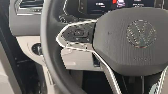 Volkswagen Tiguan view 15