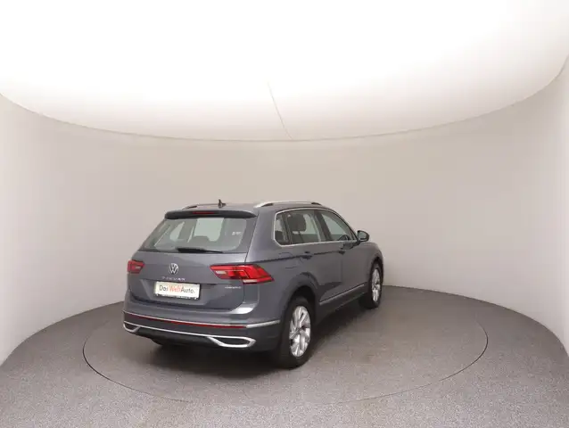 Volkswagen Tiguan view 4