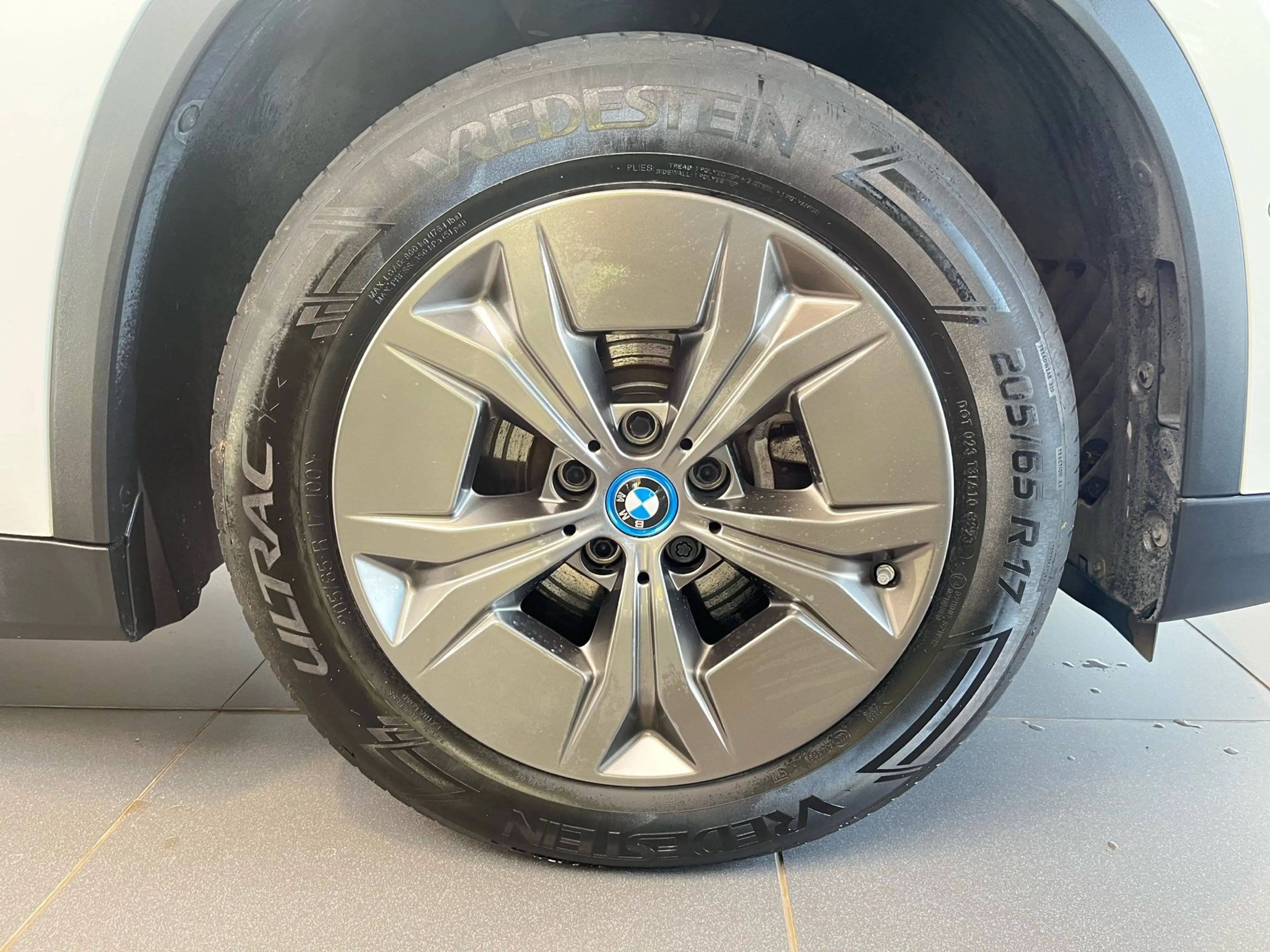 BMW iX1 xDrive30 DAB Parkassistent Shz — photo 9