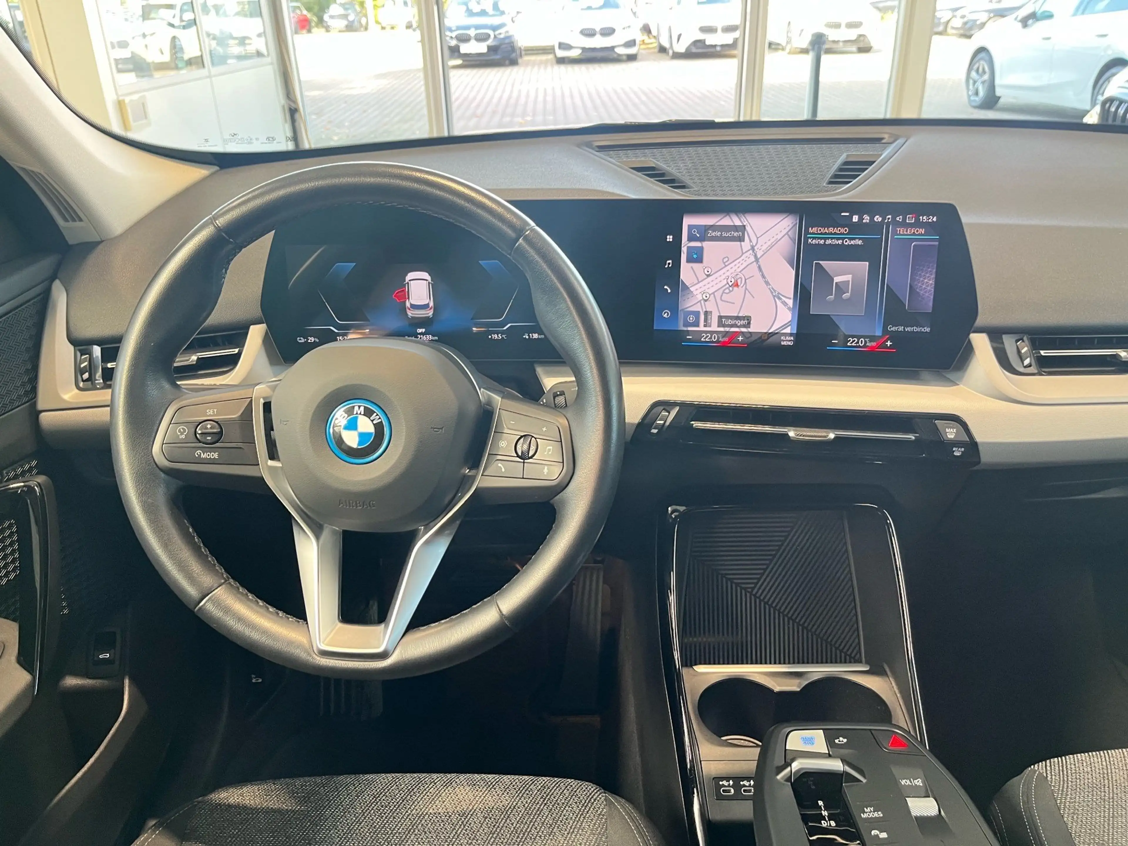 BMW iX1 xDrive30 DAB Parkassistent Shz — photo 11