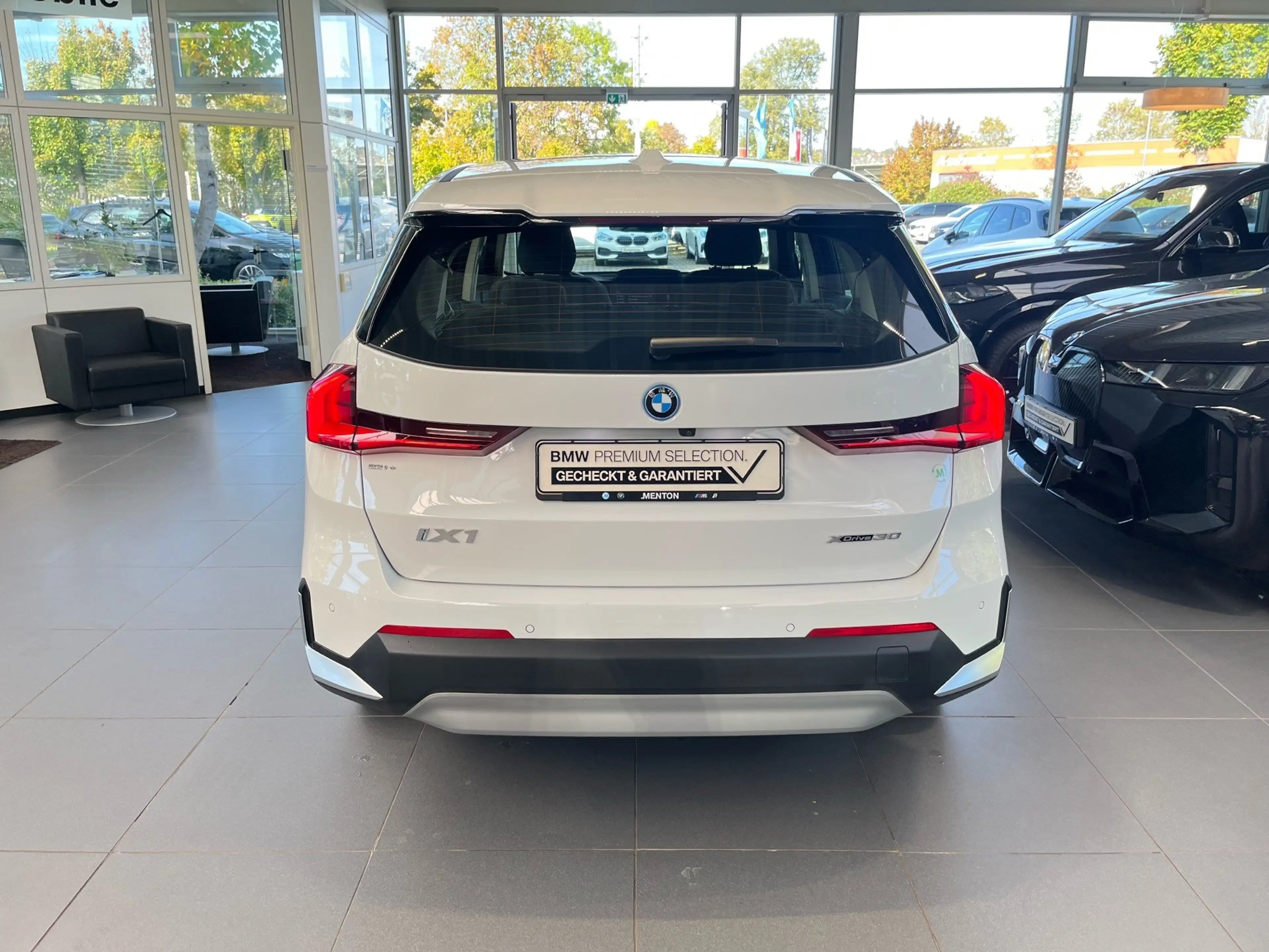 BMW iX1 xDrive30 DAB Parkassistent Shz — photo 7