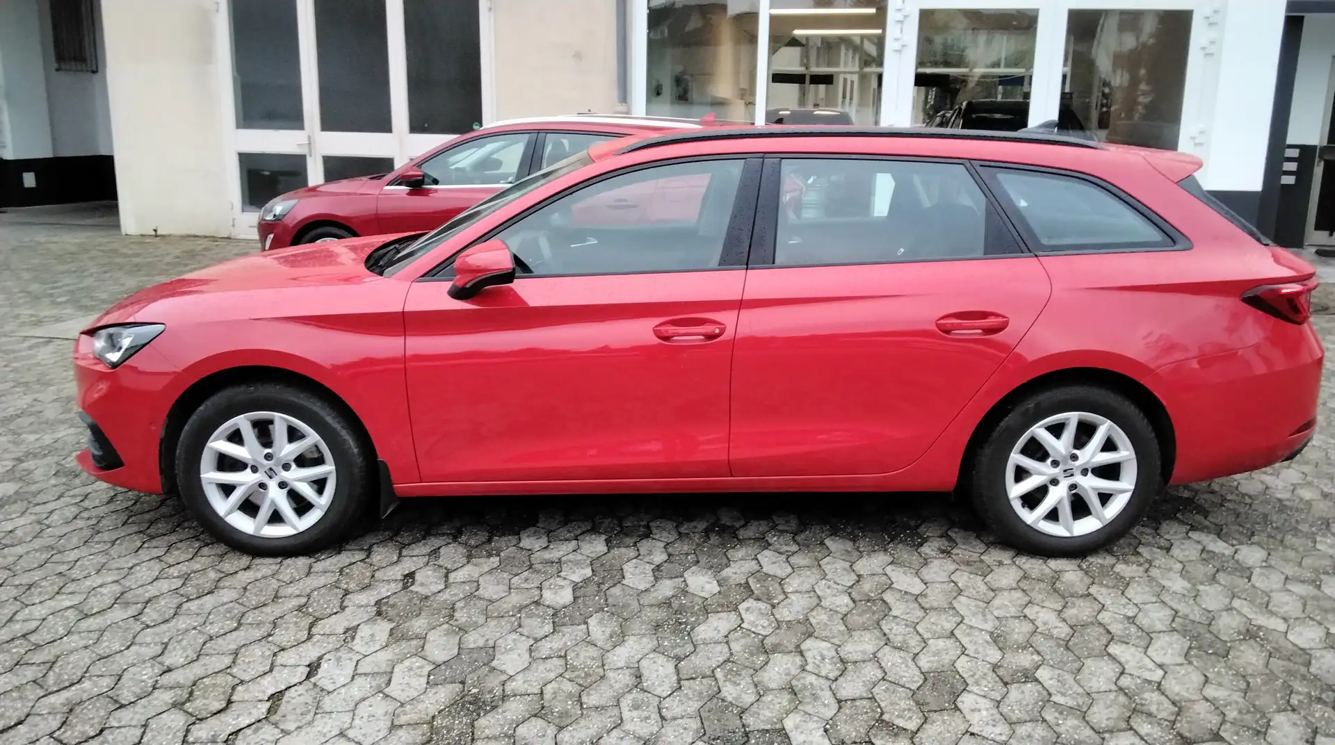 SEAT Leon ST 2.0 TDi LED TEMPOMAT SHZ Rot - 2